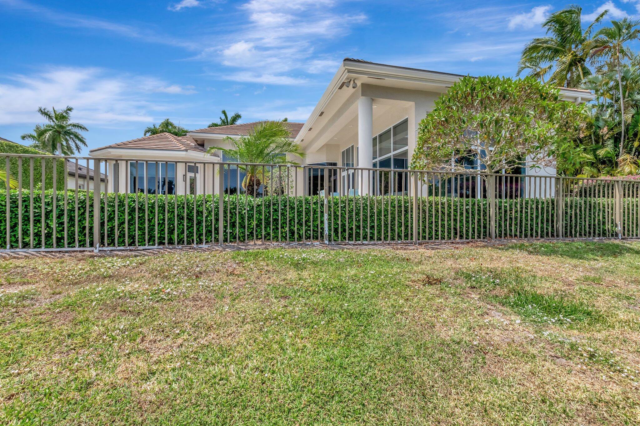 WINDSOR BAY WOODFIELD COU - Residential