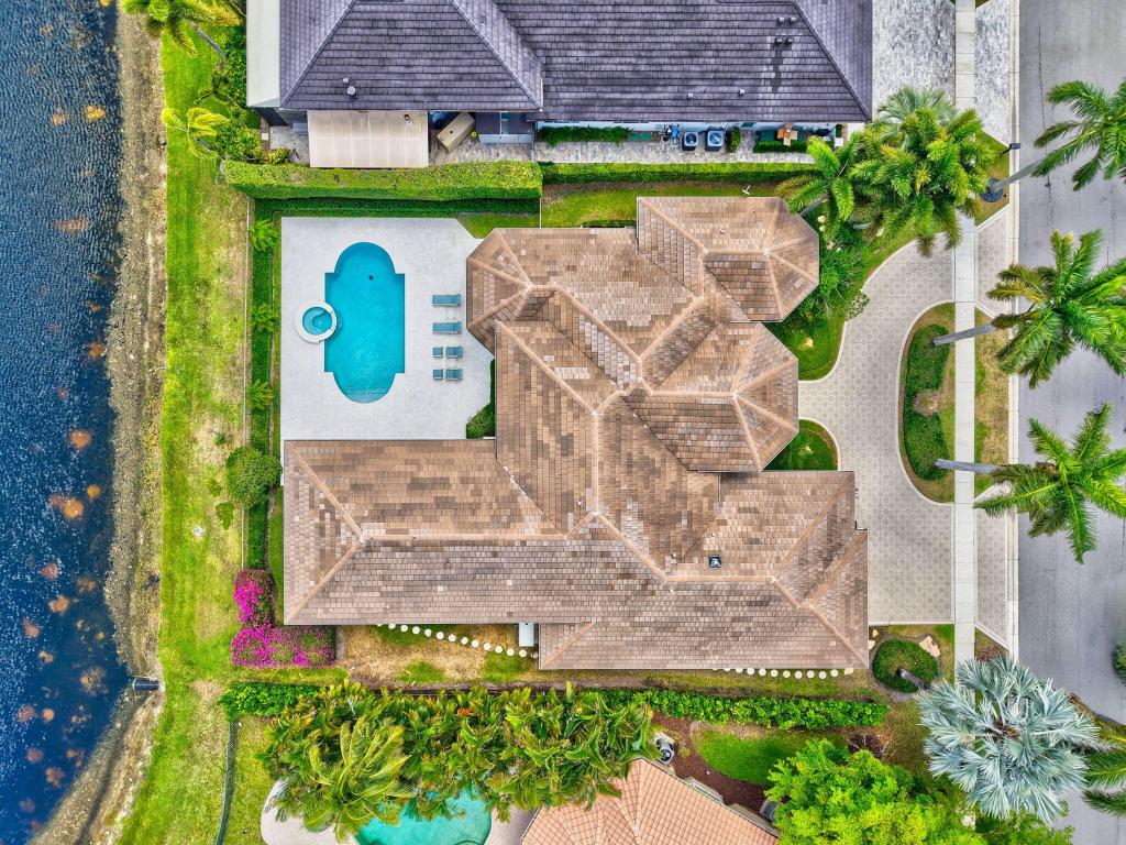 WINDSOR BAY WOODFIELD COUNTRY CLUB - Residential