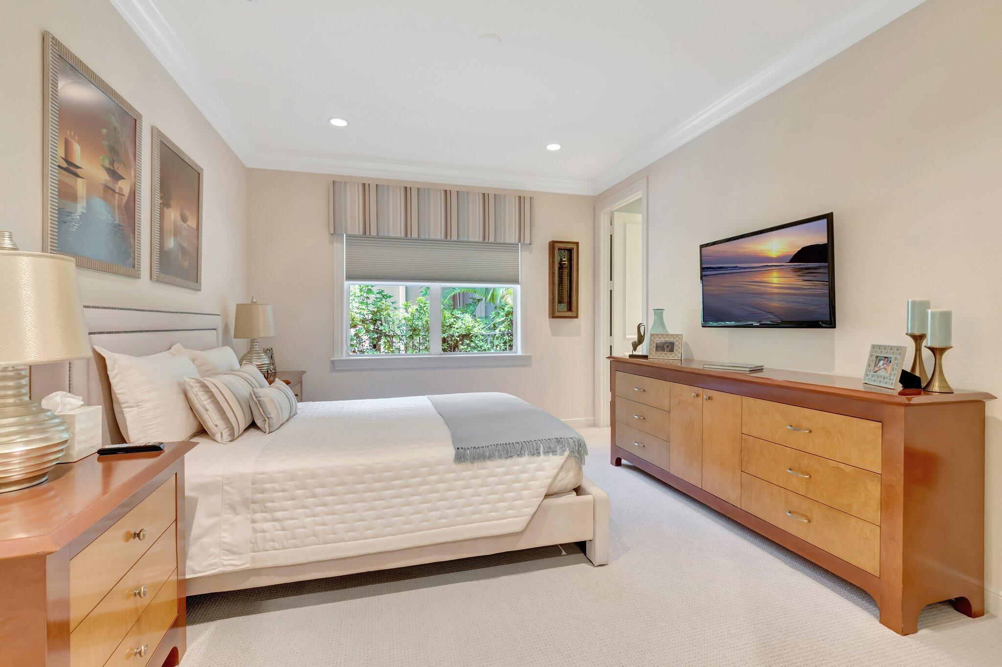 WINDSOR BAY WOODFIELD COU - Residential