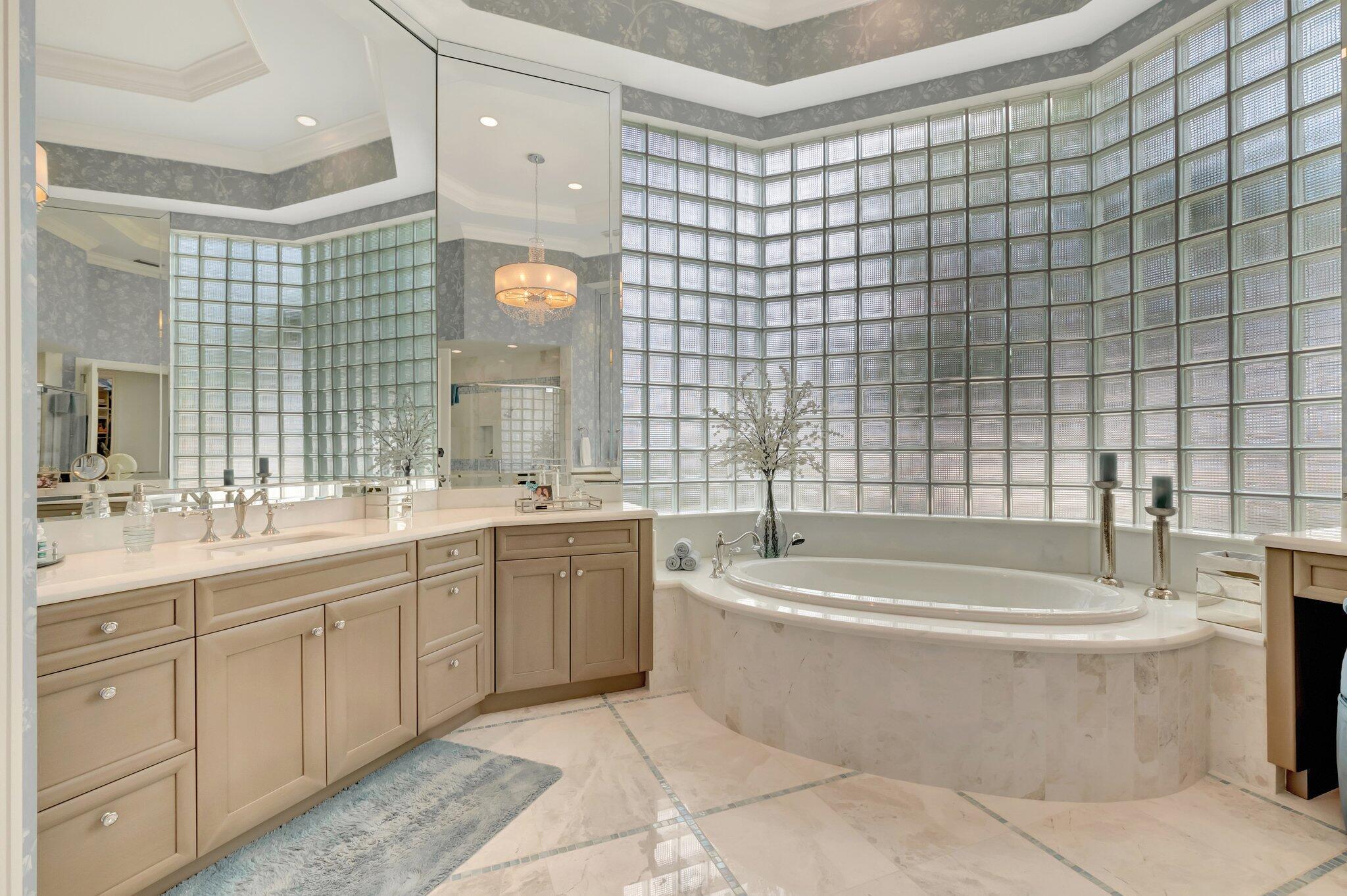 WINDSOR BAY WOODFIELD COU - Residential