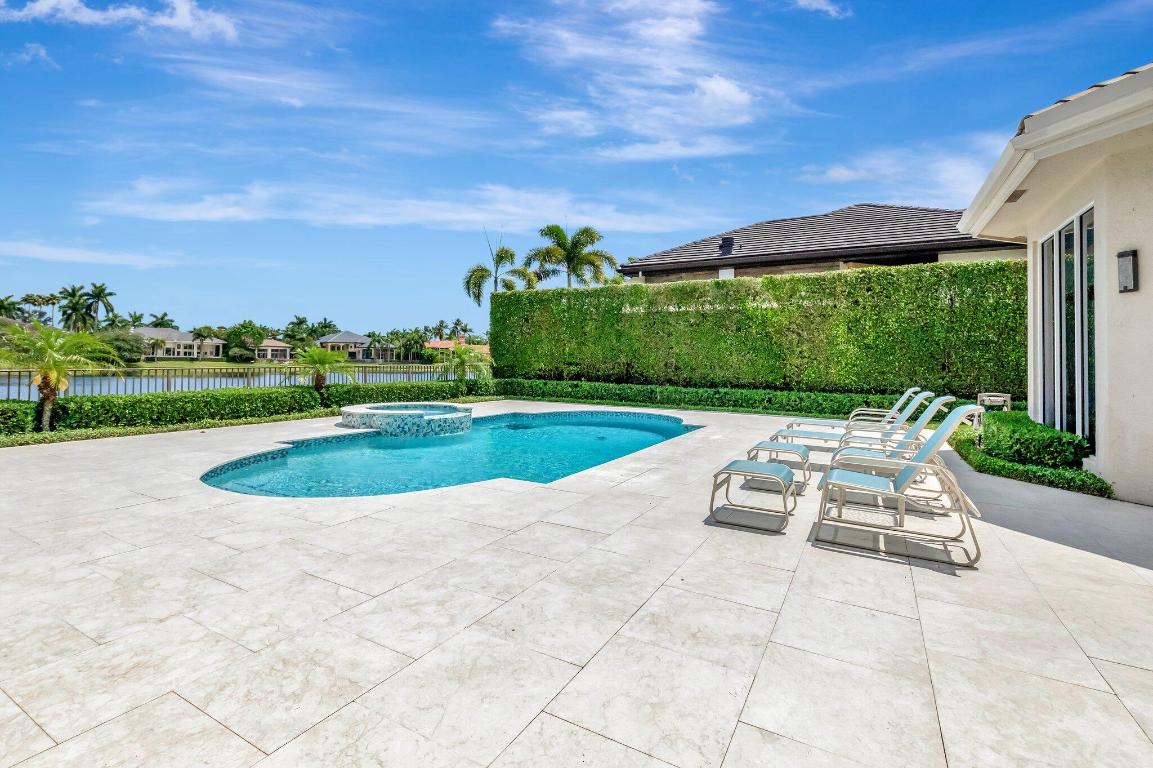 WINDSOR BAY WOODFIELD COUNTRY CLUB - Residential