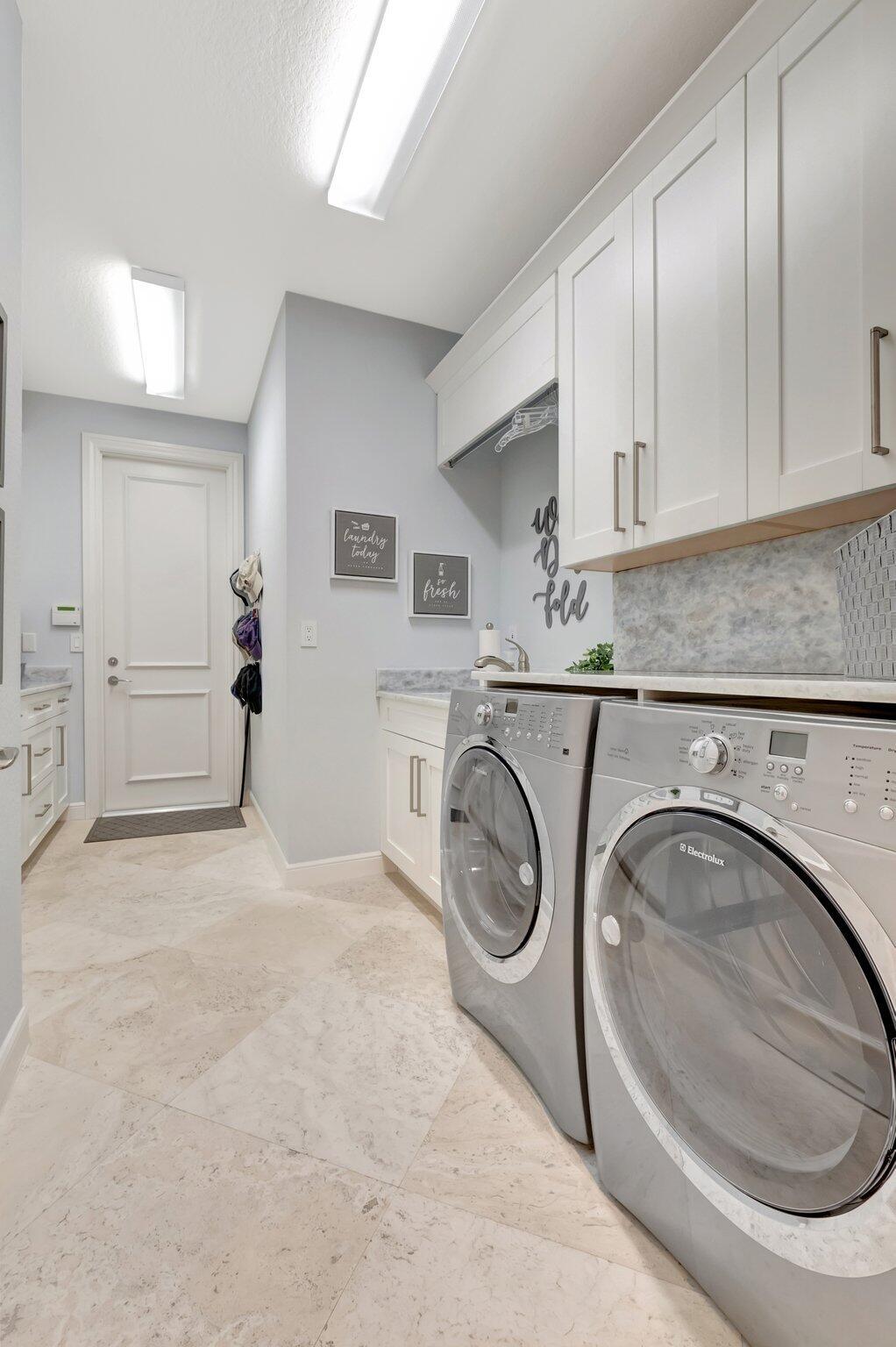 WINDSOR BAY WOODFIELD COU - Residential