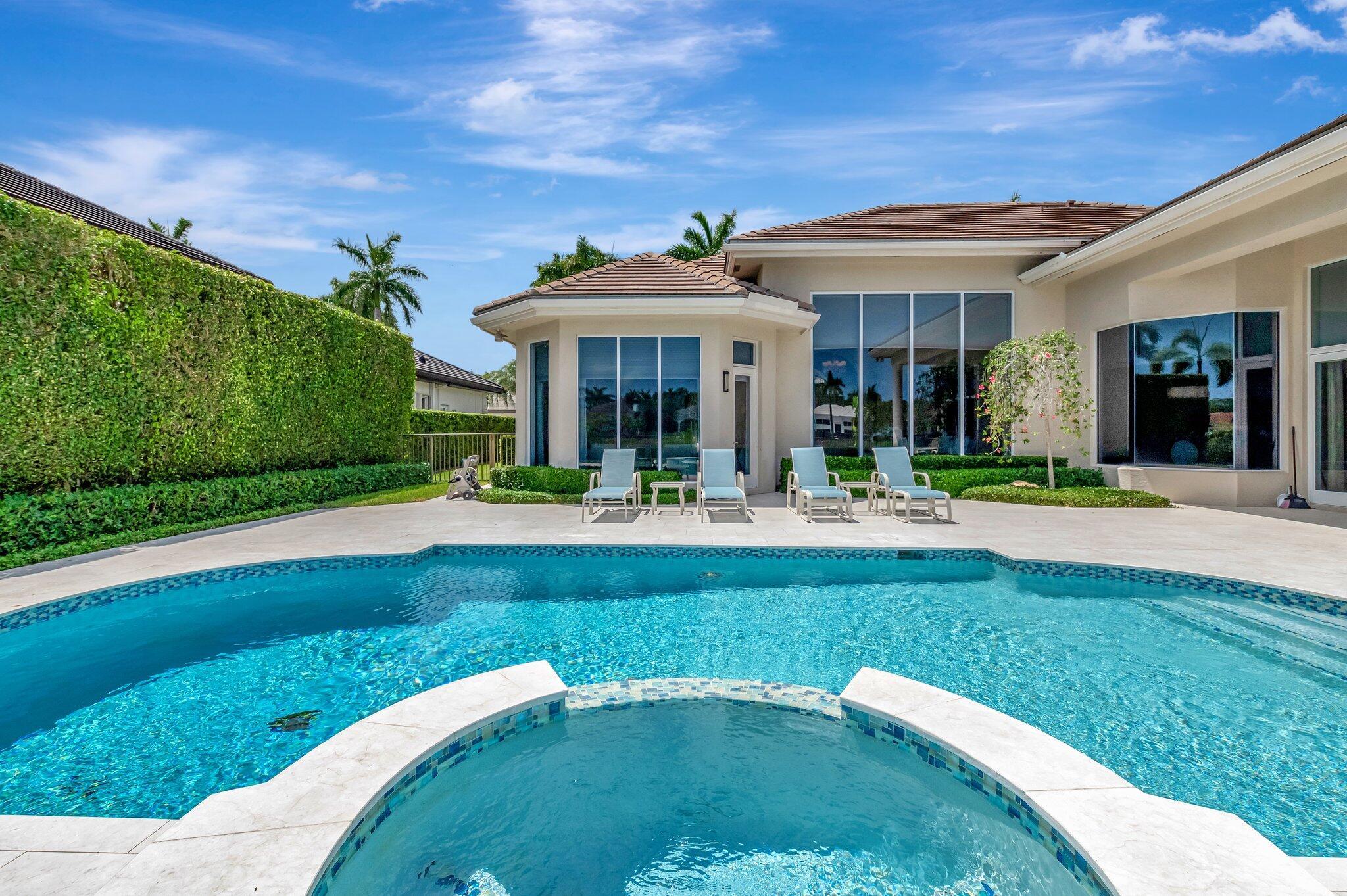 WINDSOR BAY WOODFIELD COU - Residential