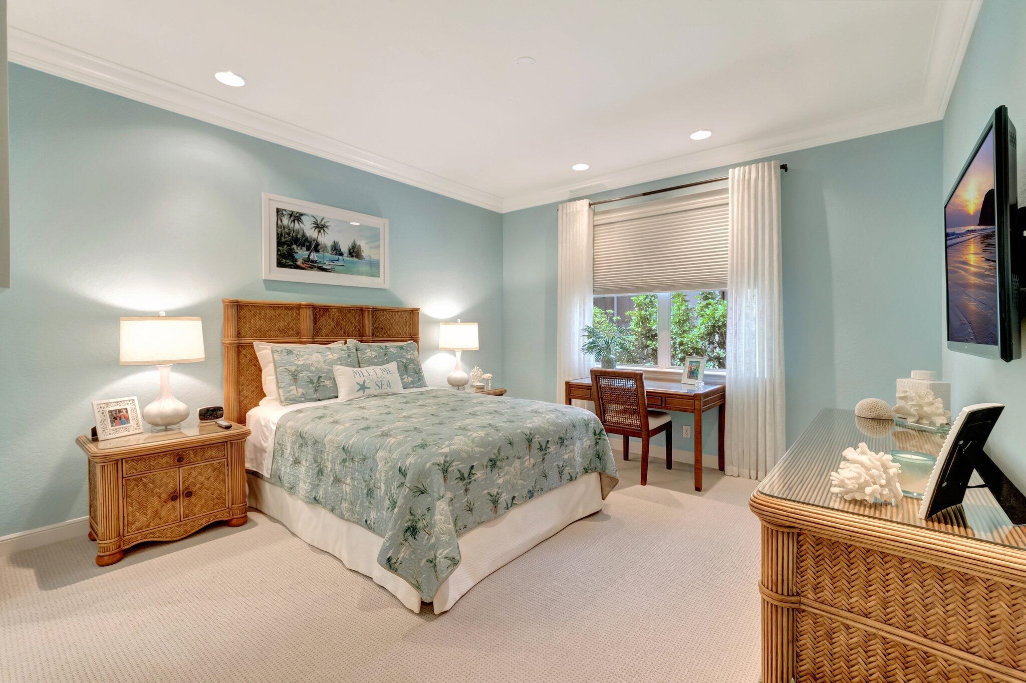 WINDSOR BAY WOODFIELD COU - Residential