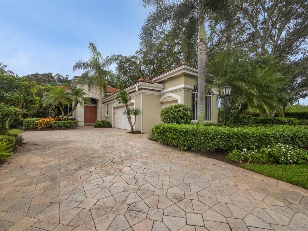 Photo of 254 Isle Way Way, Palm Beach Gardens, FL 33418 (MLS # R10758931)