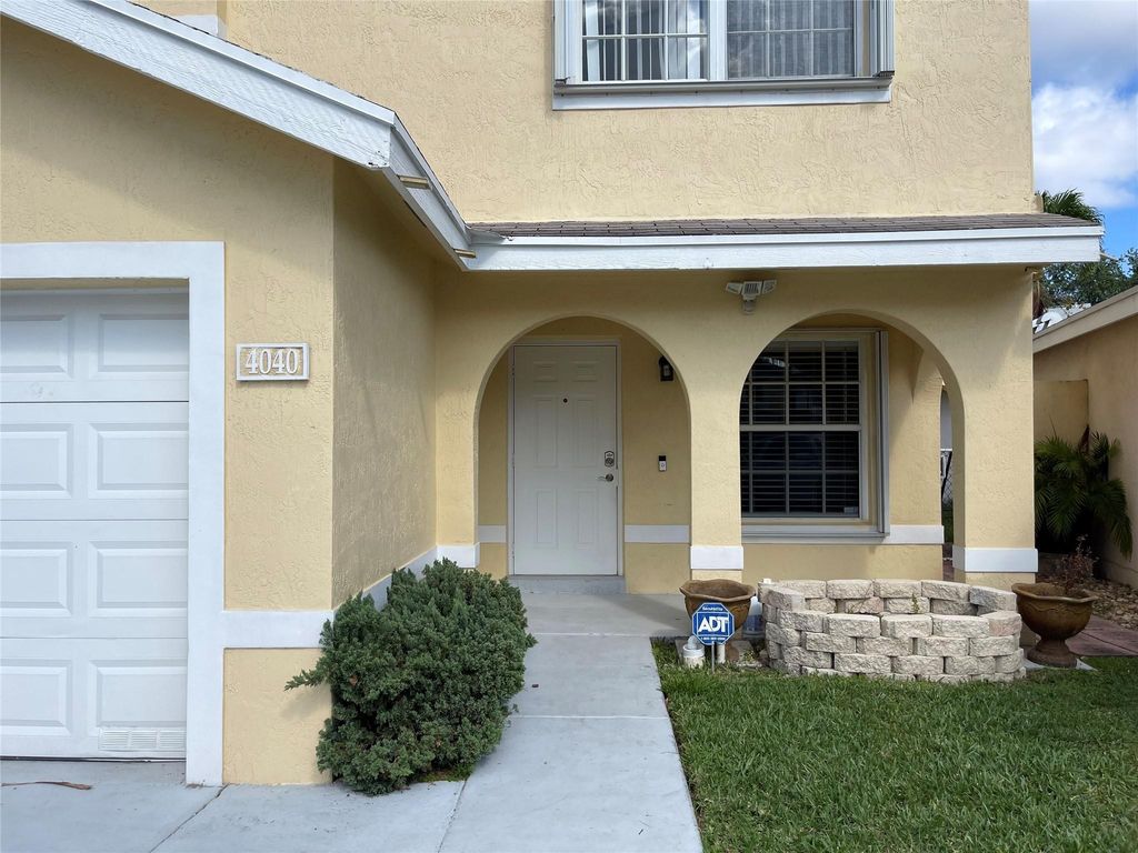 Photo of 4040 Eastridge Circle, Deerfield Beach, FL 33064 (MLS # F10504220)