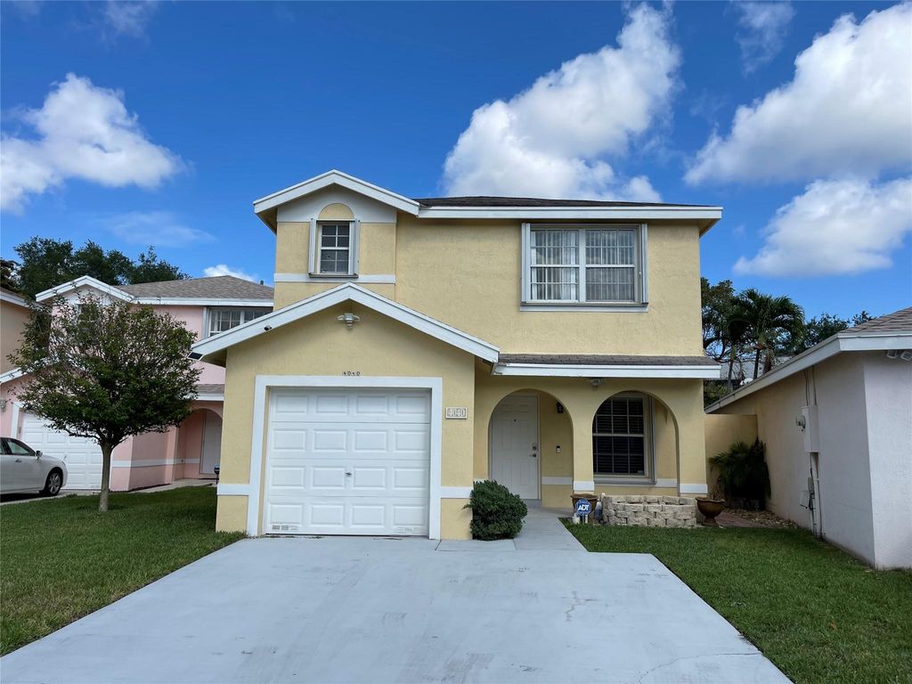 Photo of 4040 Eastridge Circle, Deerfield Beach, FL 33064 (MLS # F10504220)
