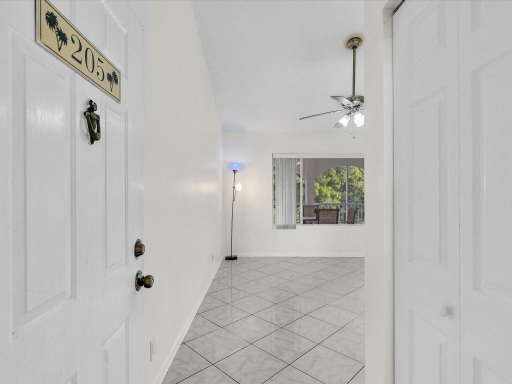 815 W Boynton Beach Boulevard 16-205