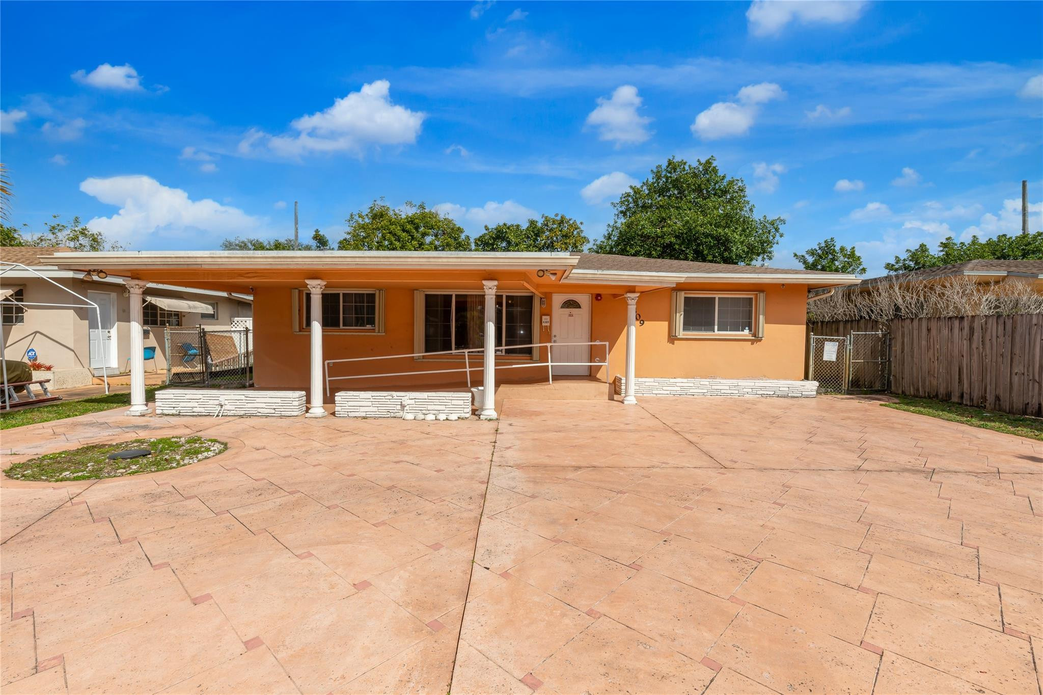 WELWYN MANOR - Residential