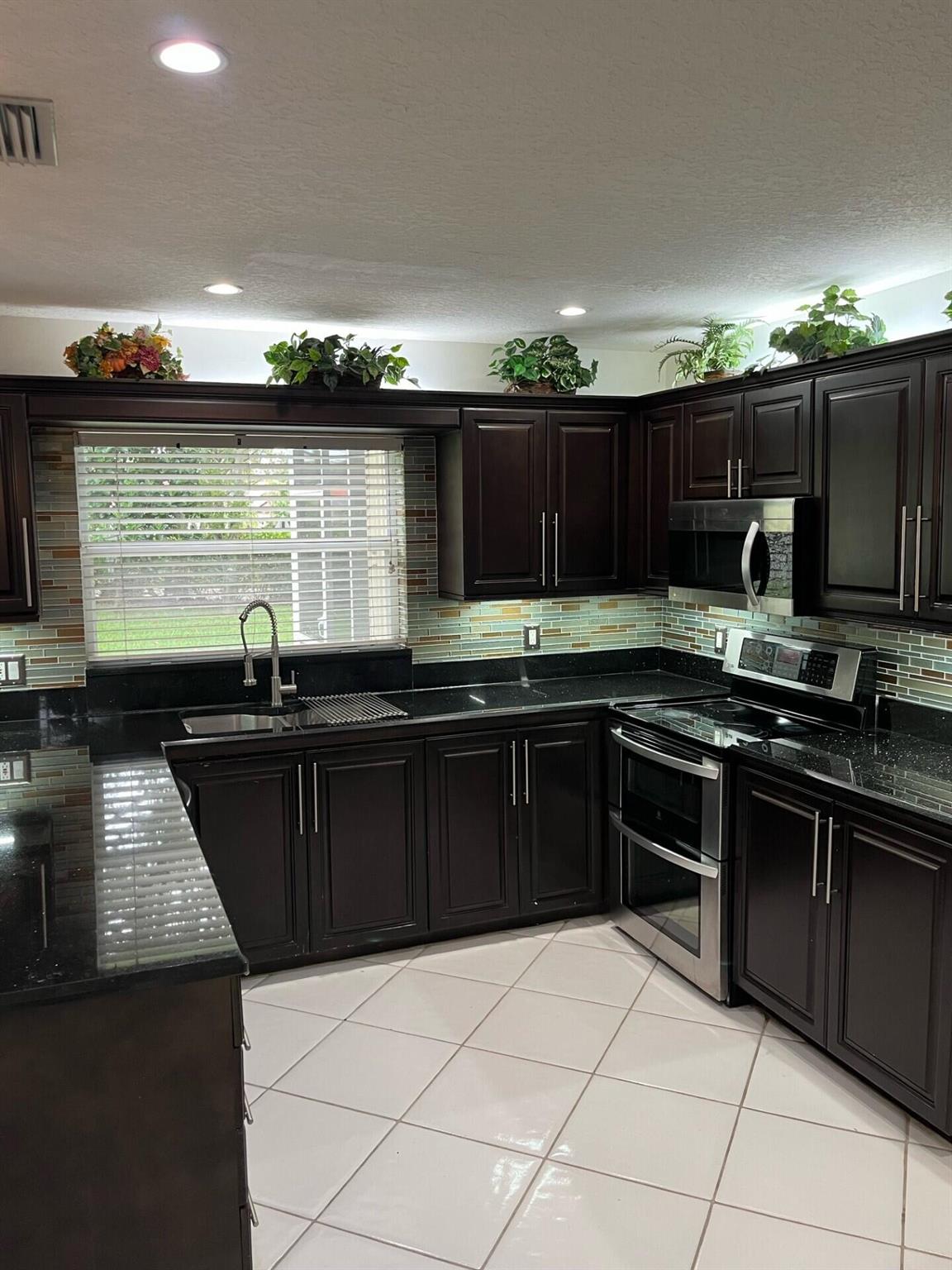 WOODBINE PAR G - Residential Lease