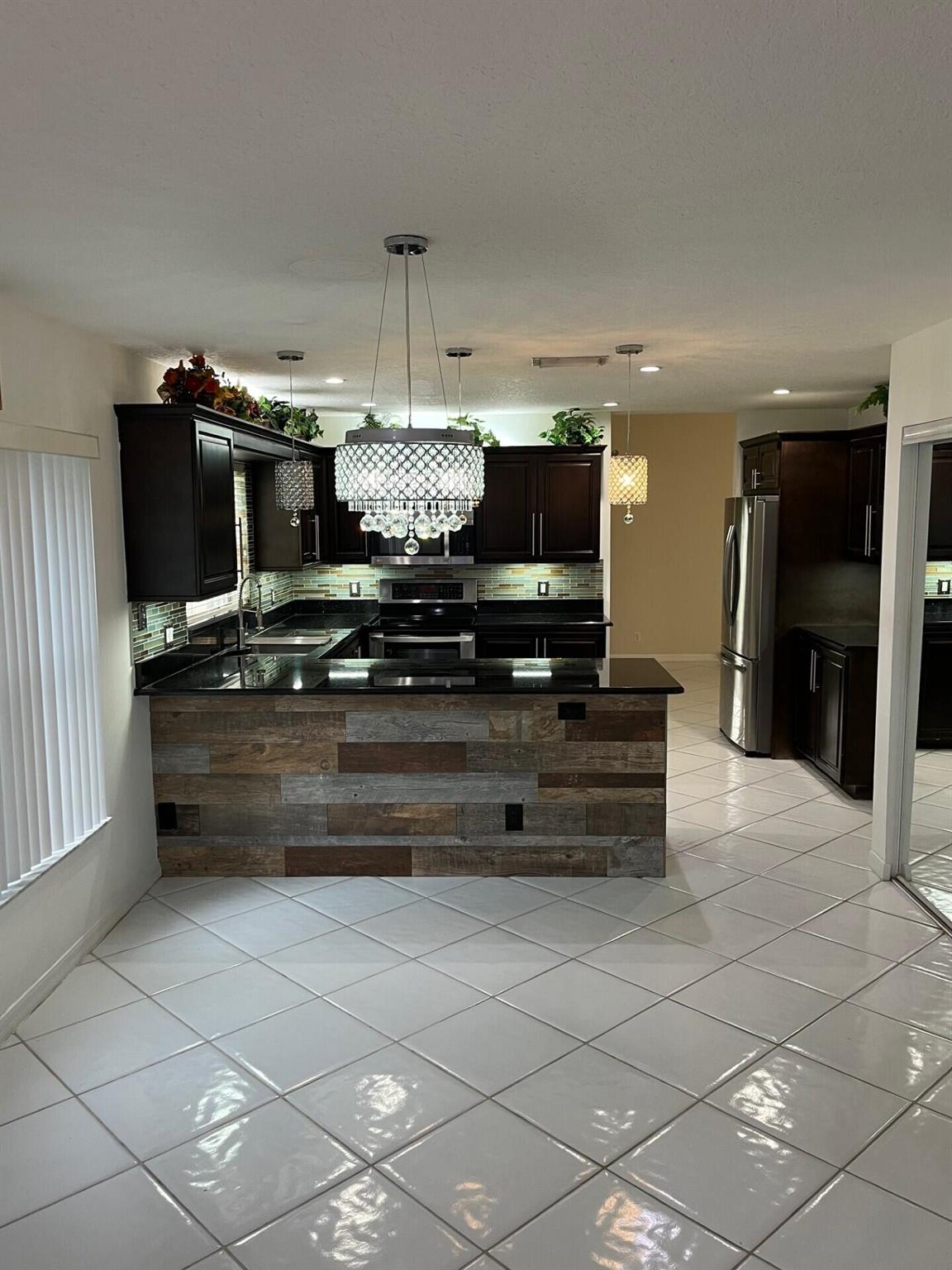 WOODBINE PAR G - Residential Lease