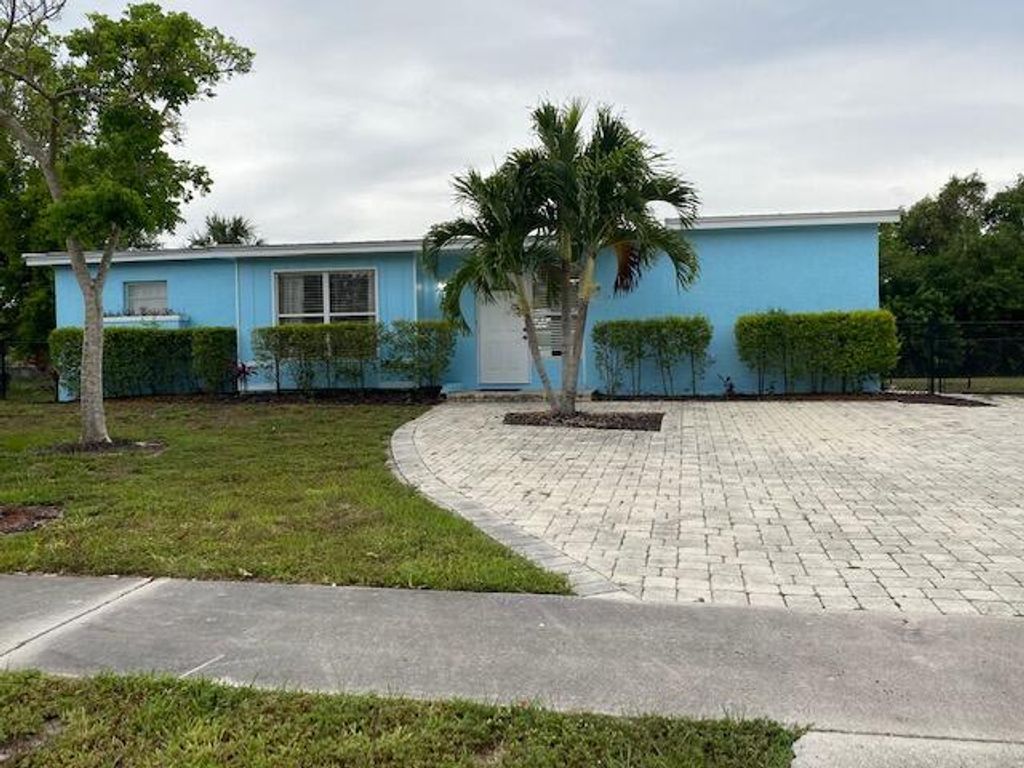 Photo of 170 Princess Drive Dr, Fort Pierce, FL 34952 (MLS # R10721738)