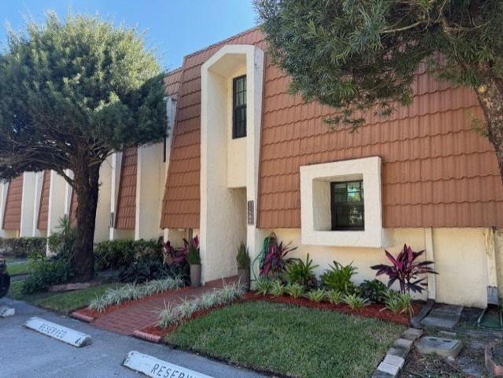 Photo of 11580 NW 1st Street #11580, Plantation, FL 33325 (MLS # F10542613)
