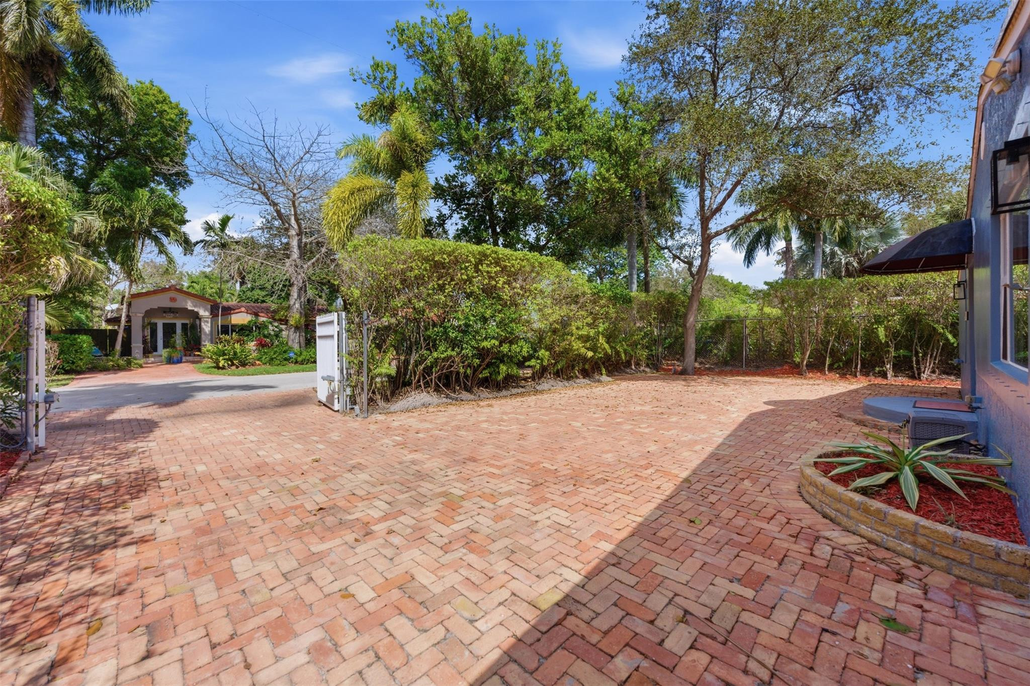 CROISSANT PARK - Residential