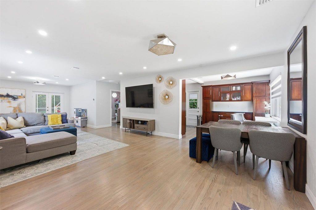 Photo of 608 SW 13th Street, Fort Lauderdale, FL 33315 (MLS # F10556229)