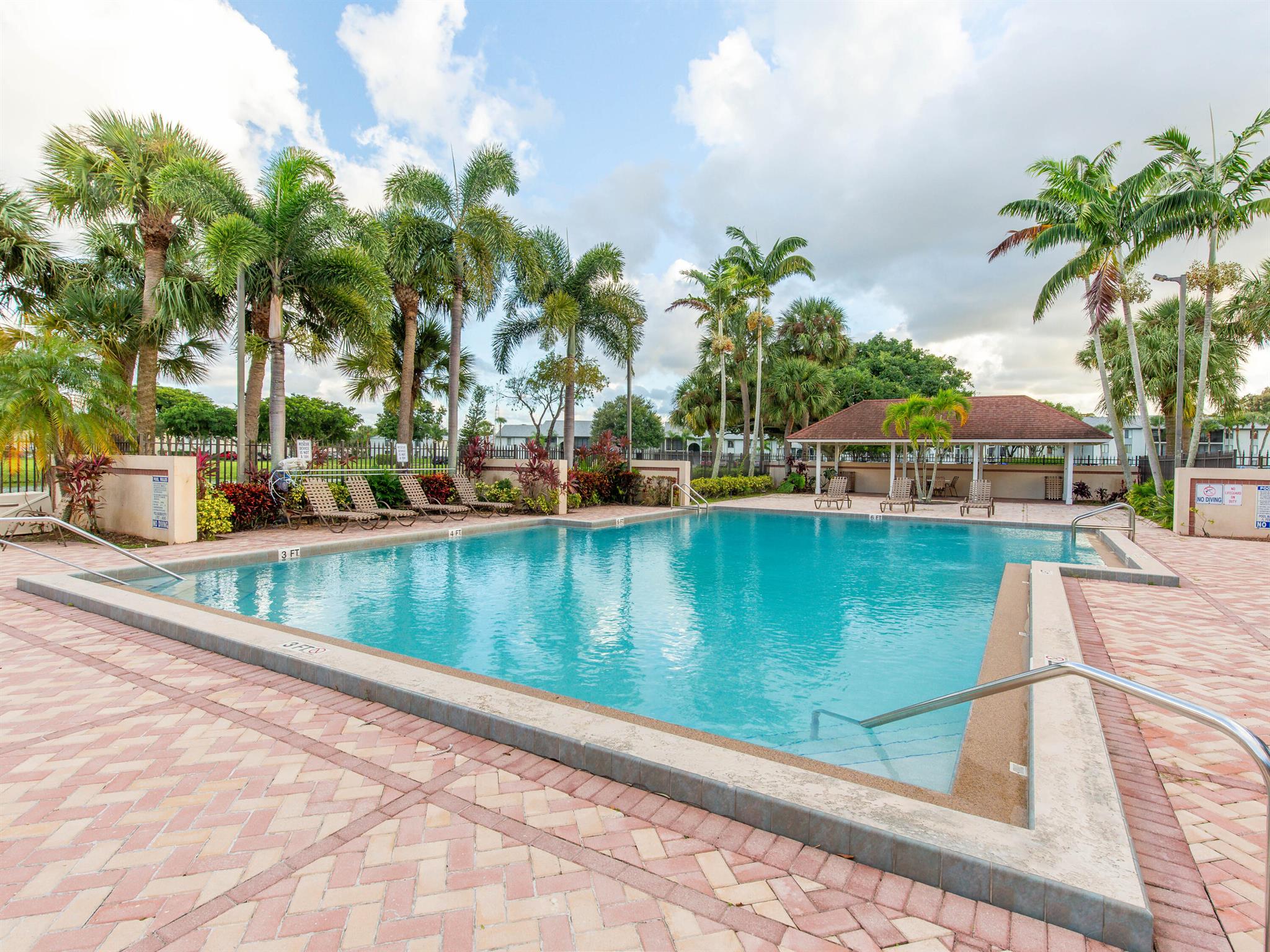 WATERSIDE LUXURY TOWNHOME - Residential Lease