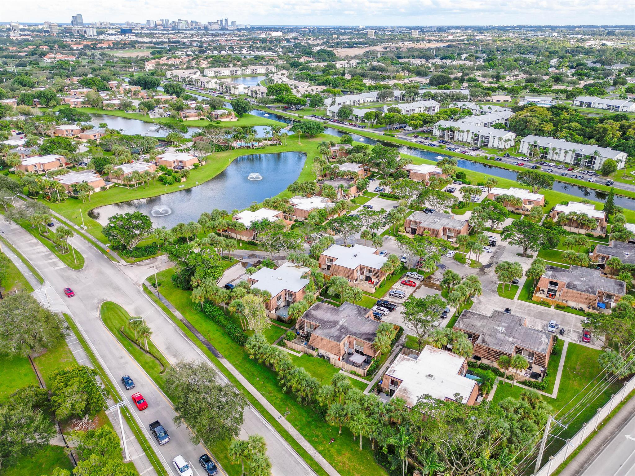 WATERSIDE LUXURY TOWNHOME - Residential Lease