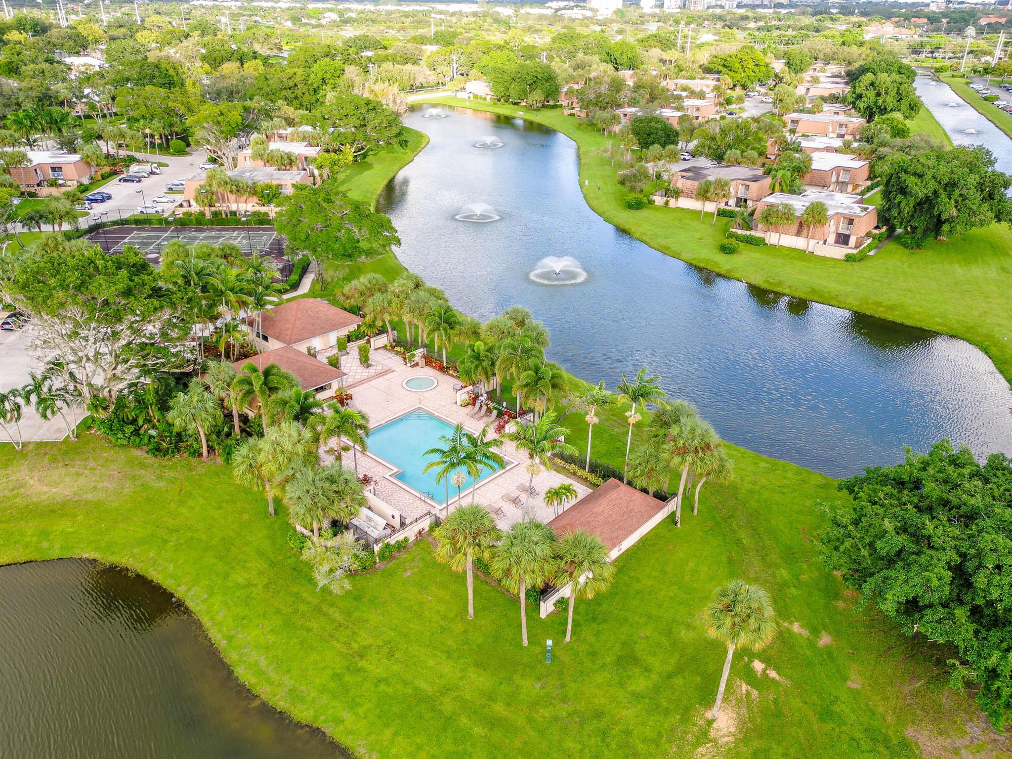 WATERSIDE LUXURY TOWNHOME - Residential Lease