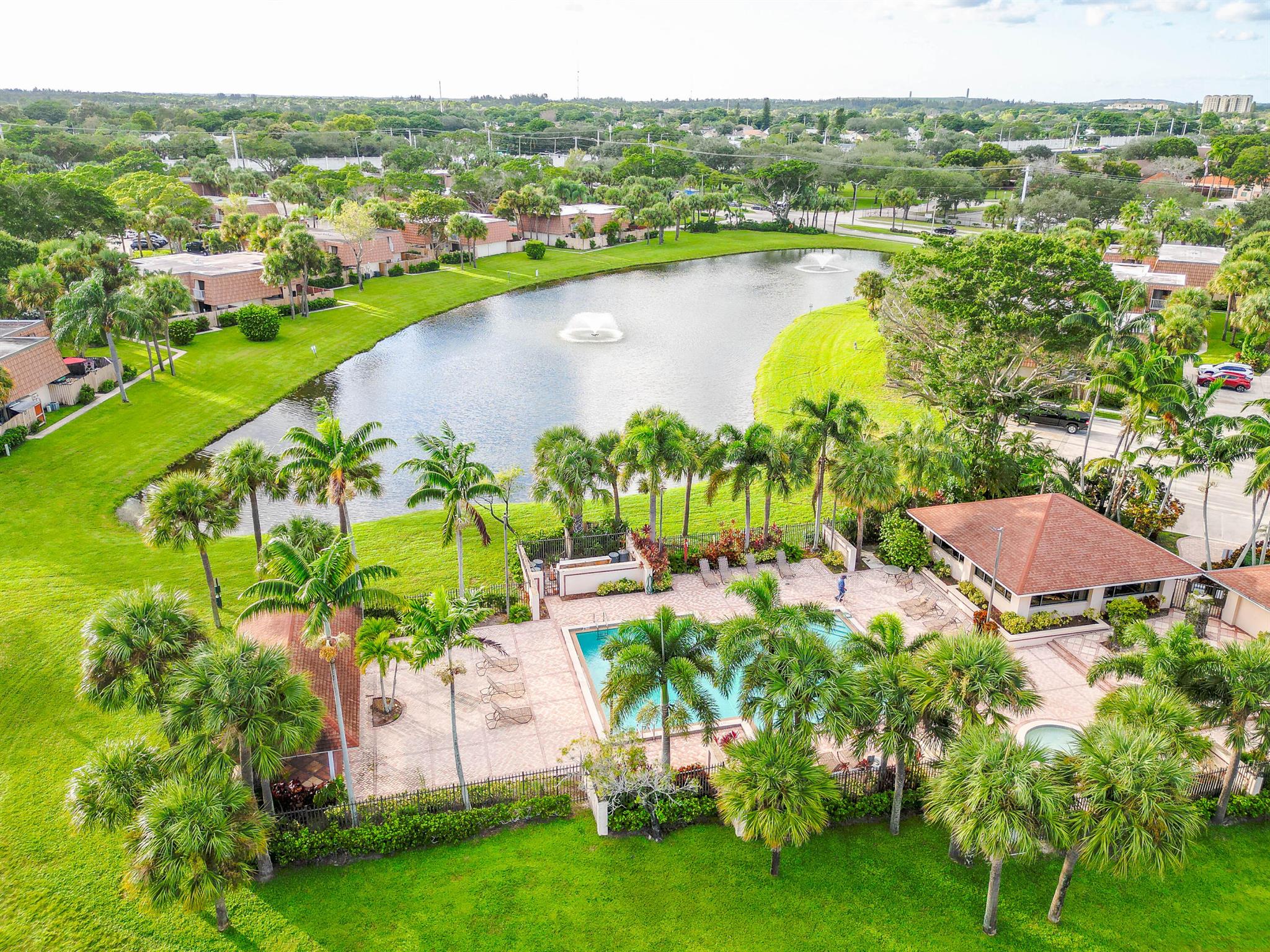 WATERSIDE LUXURY TOWNHOME - Residential Lease