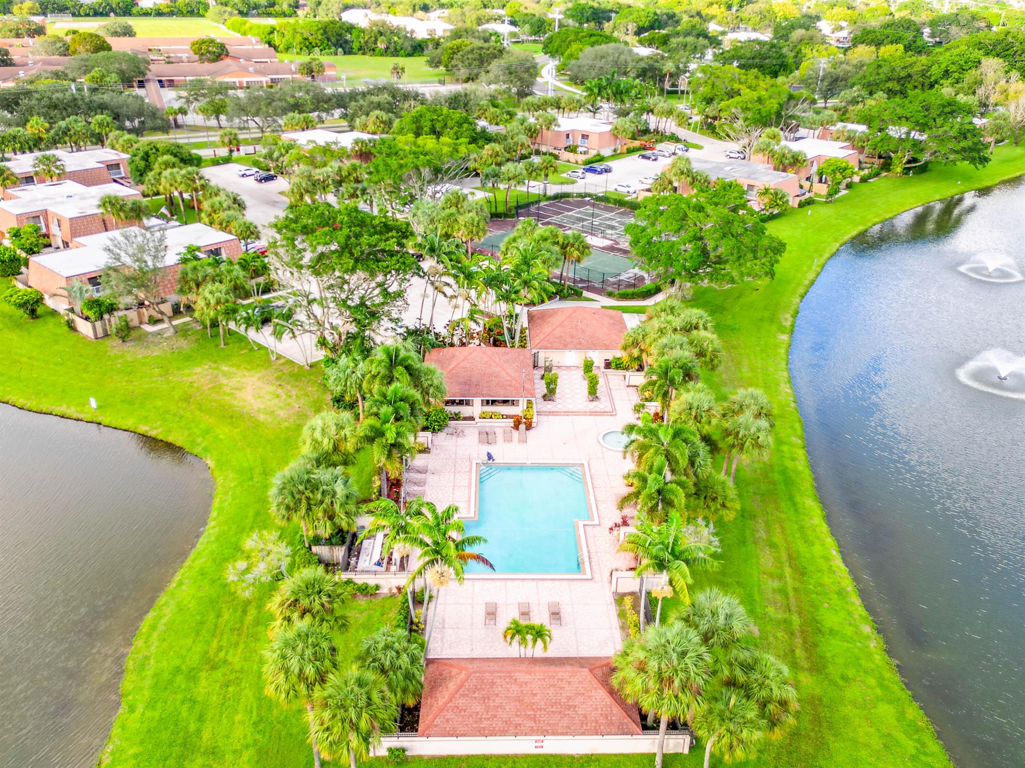 WATERSIDE LUXURY TOWNHOME - Residential Lease