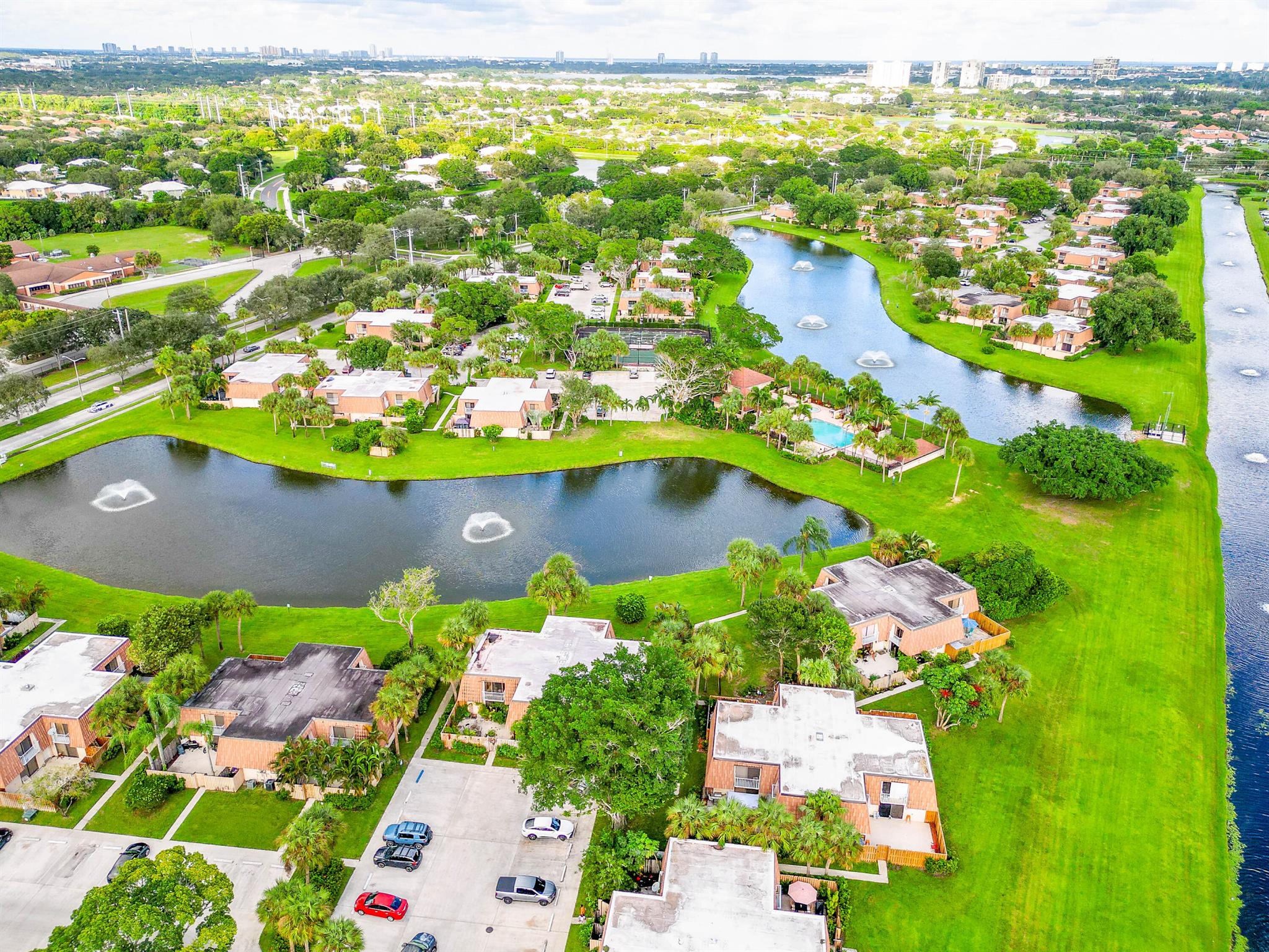 WATERSIDE LUXURY TOWNHOME - Residential Lease