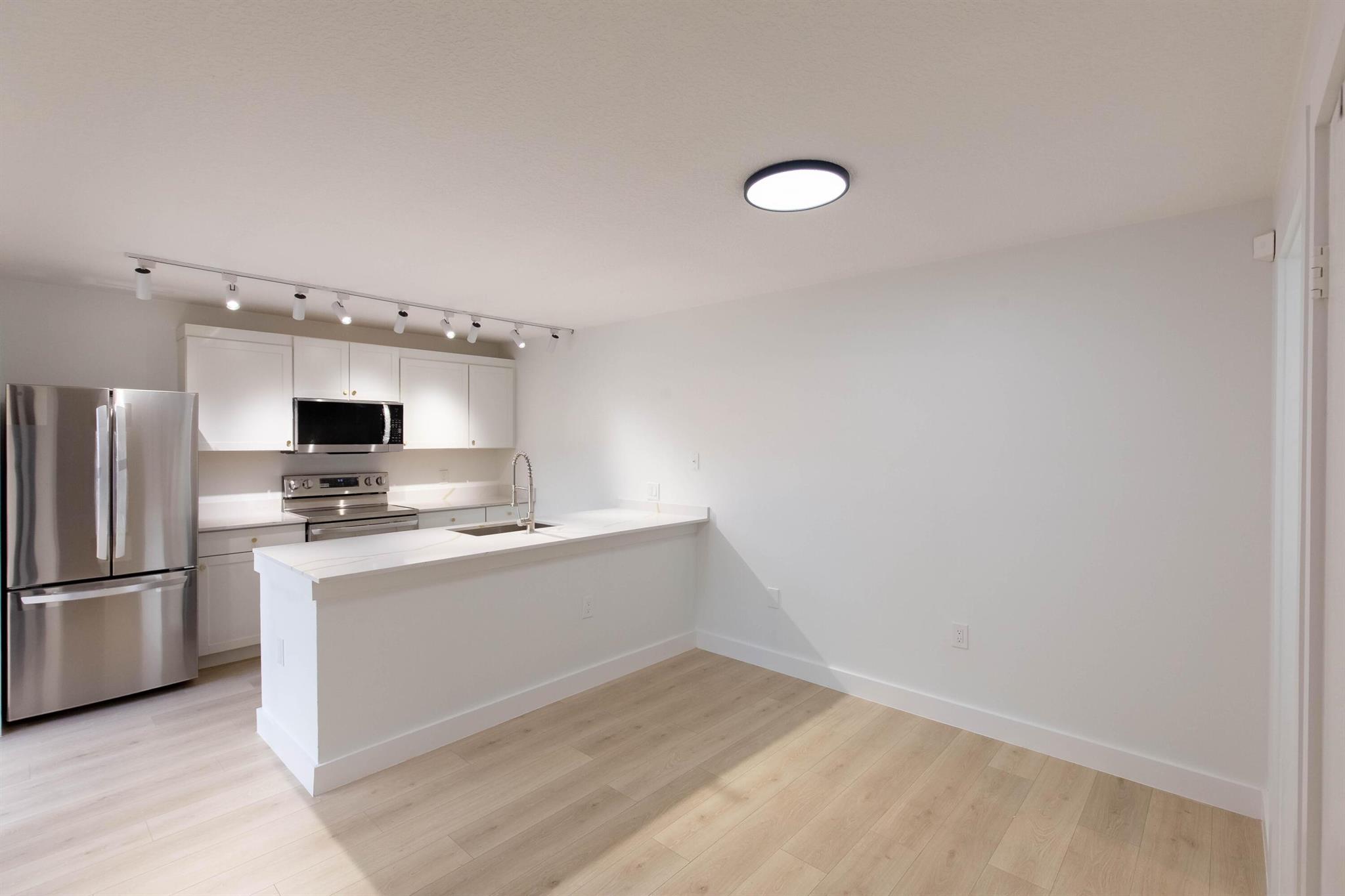 WATERSIDE LUXURY TOWNHOME - Residential Lease