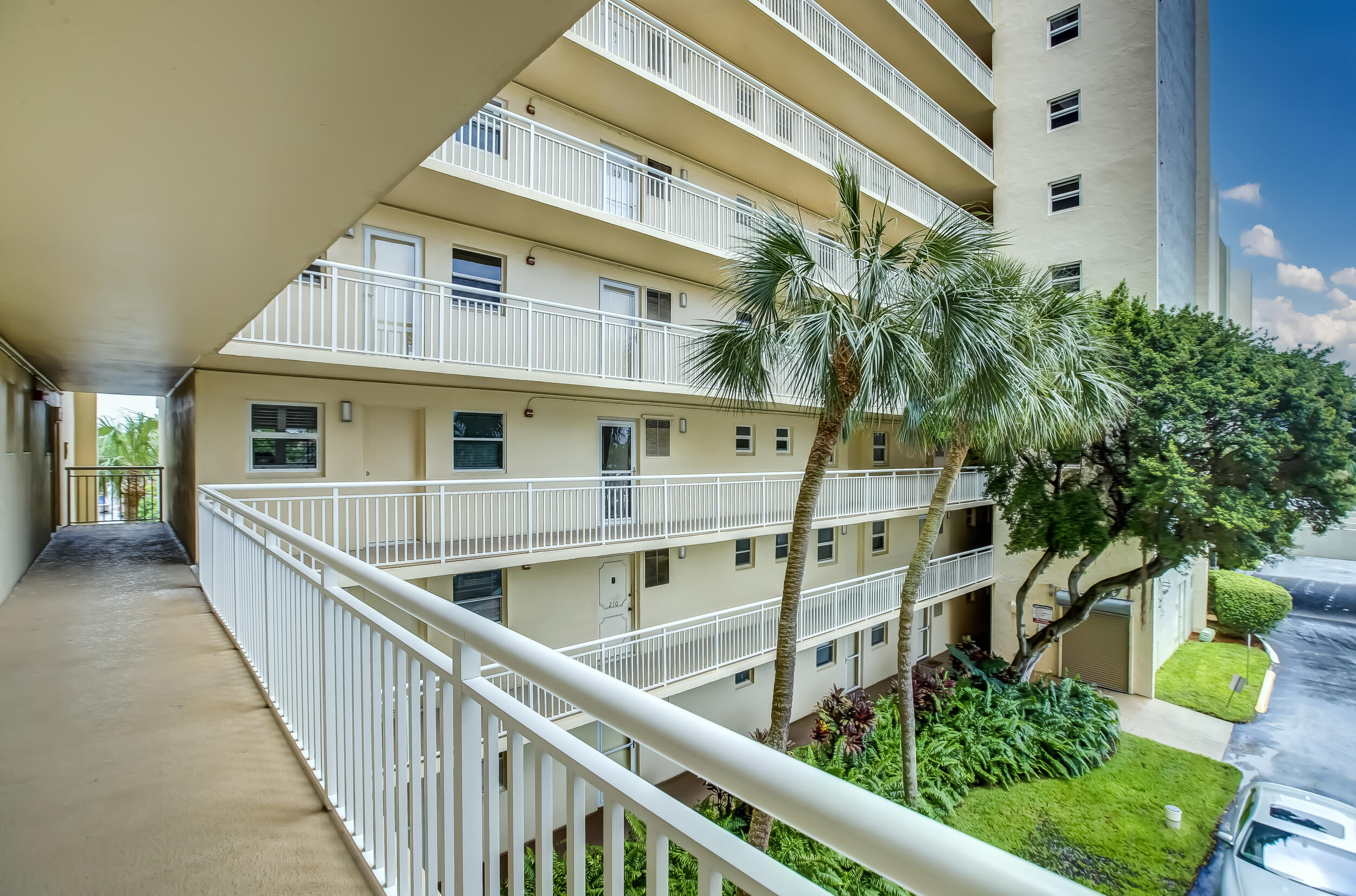 801 S Federal Highway 308