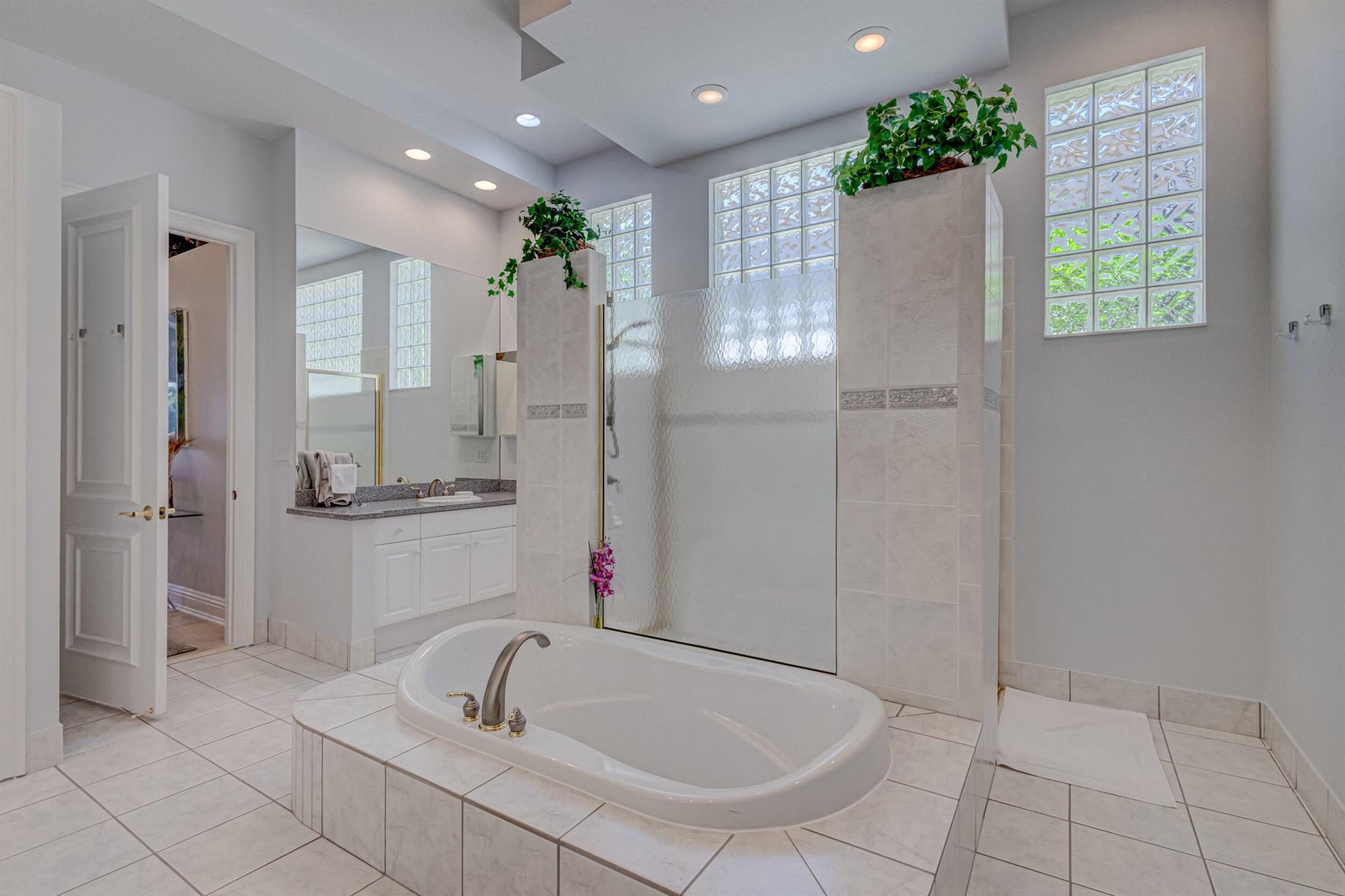 MIRASOL PARADISIO - Residential