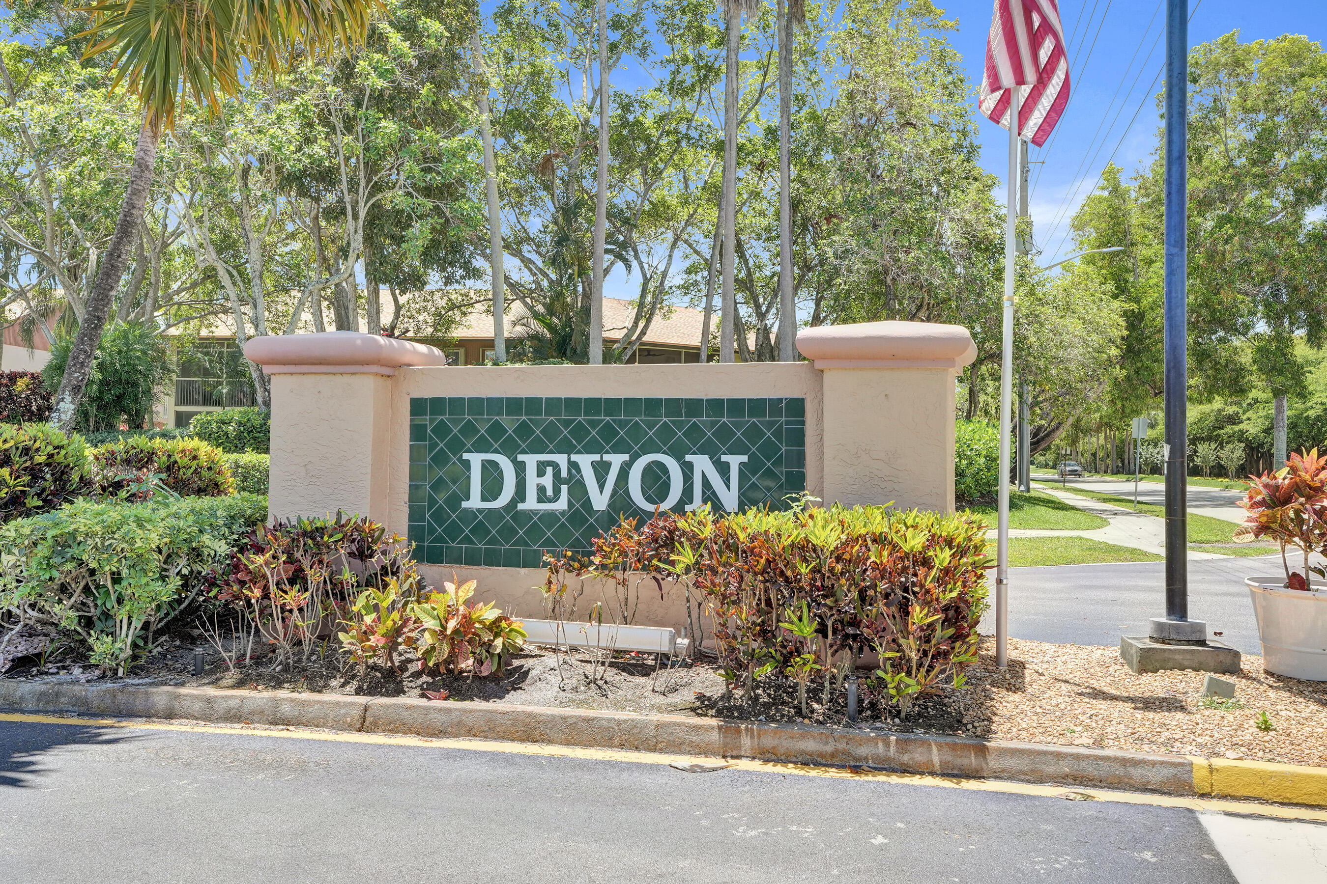 DEVON CONDOMINIUM E - Residential