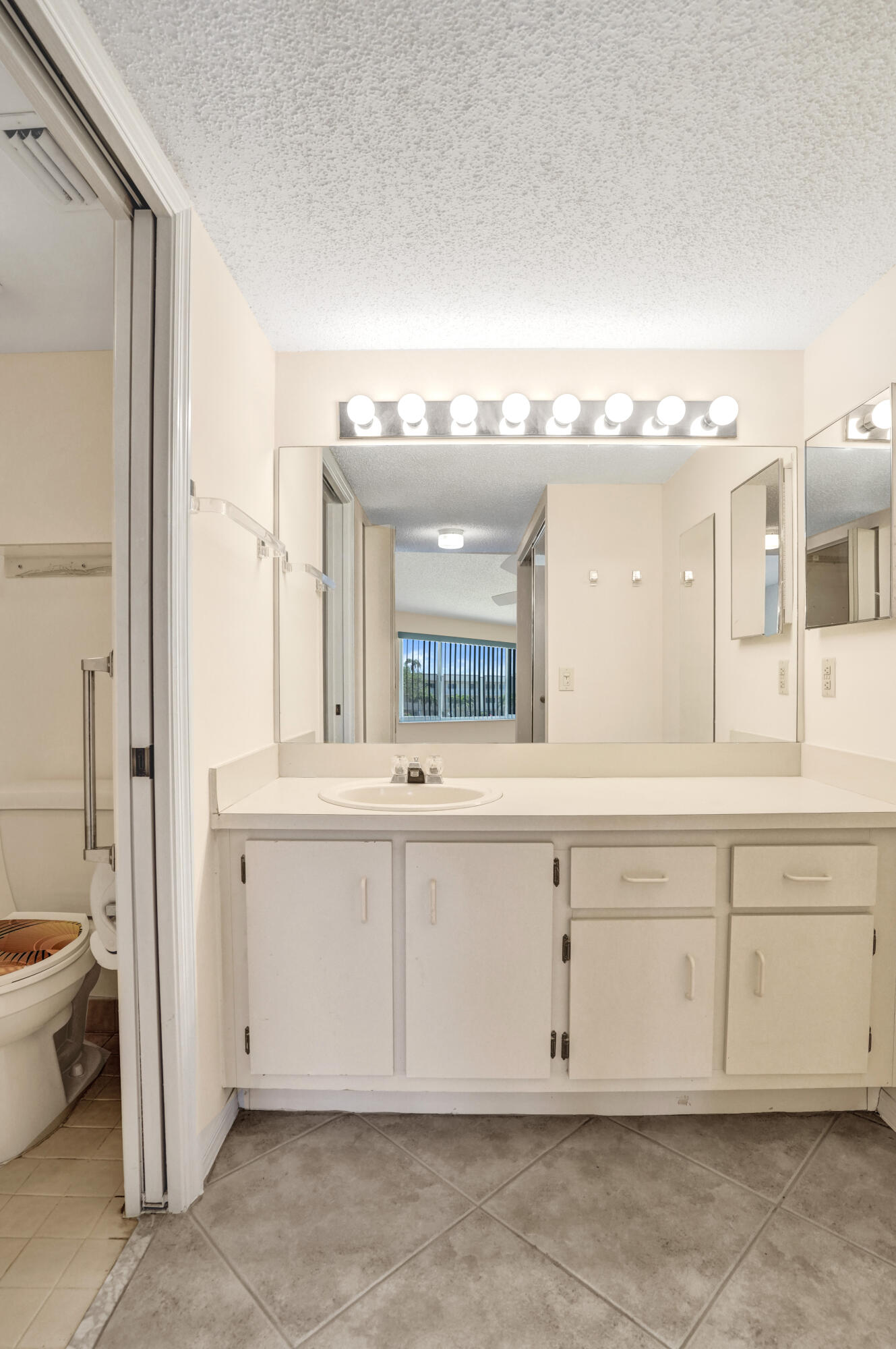 DEVON CONDOMINIUM E - Residential