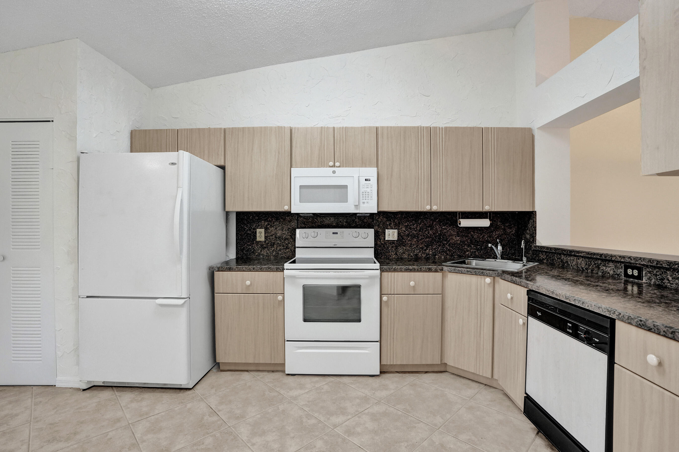 DEVON CONDOMINIUM E - Residential