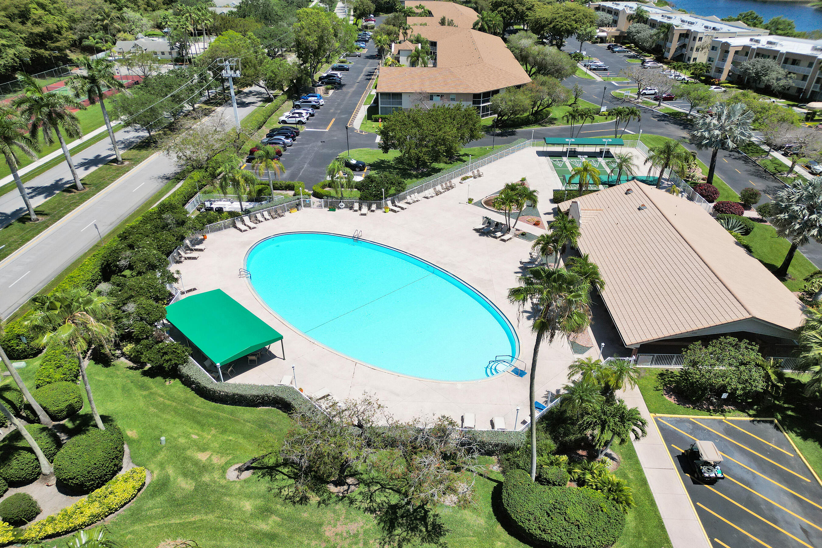 DEVON CONDOMINIUM E - Residential