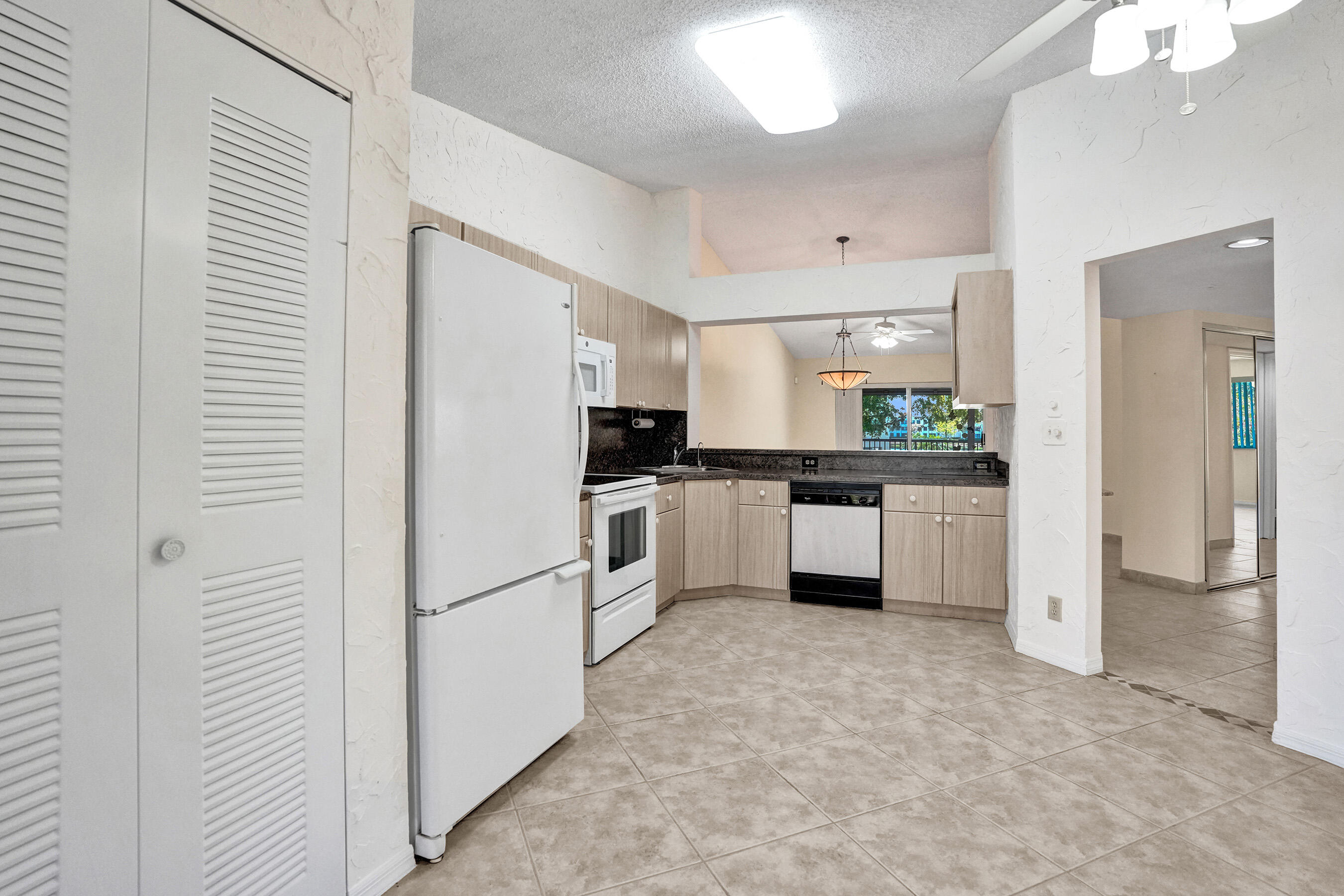 DEVON CONDOMINIUM E - Residential