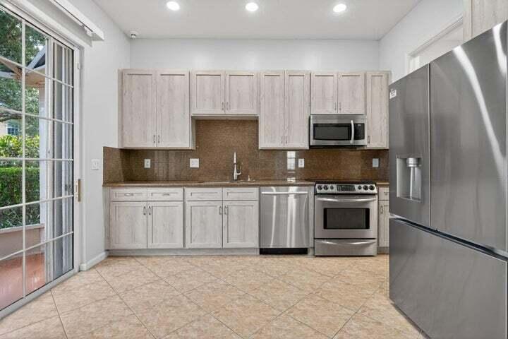 VILLAS AT MANGROVE BAY CONDO - Residential