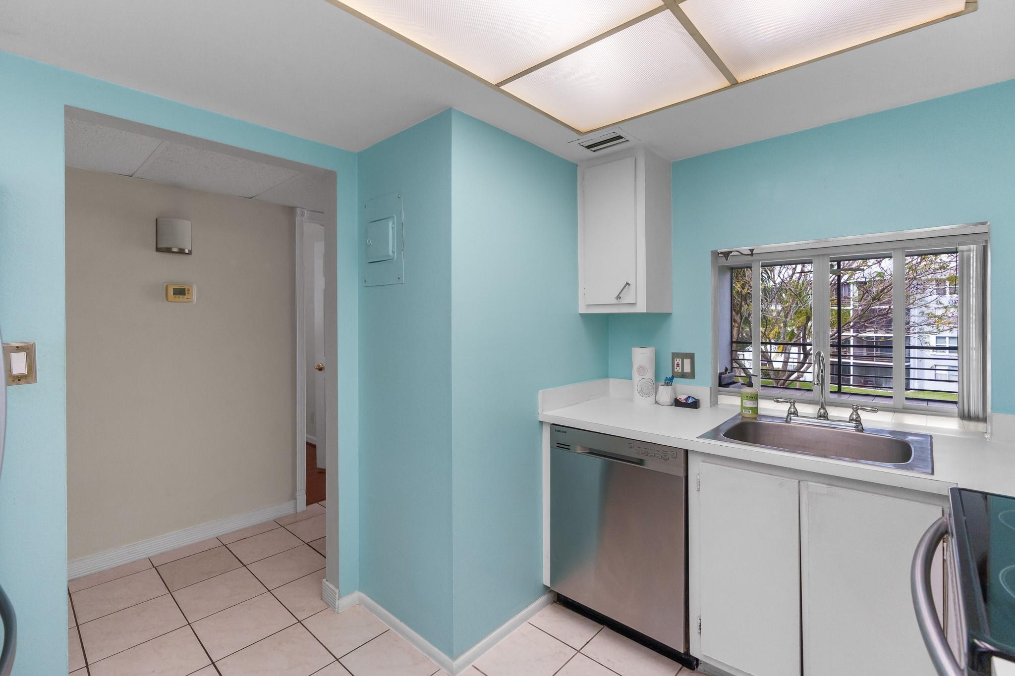 114 Royal Park Dr 3C