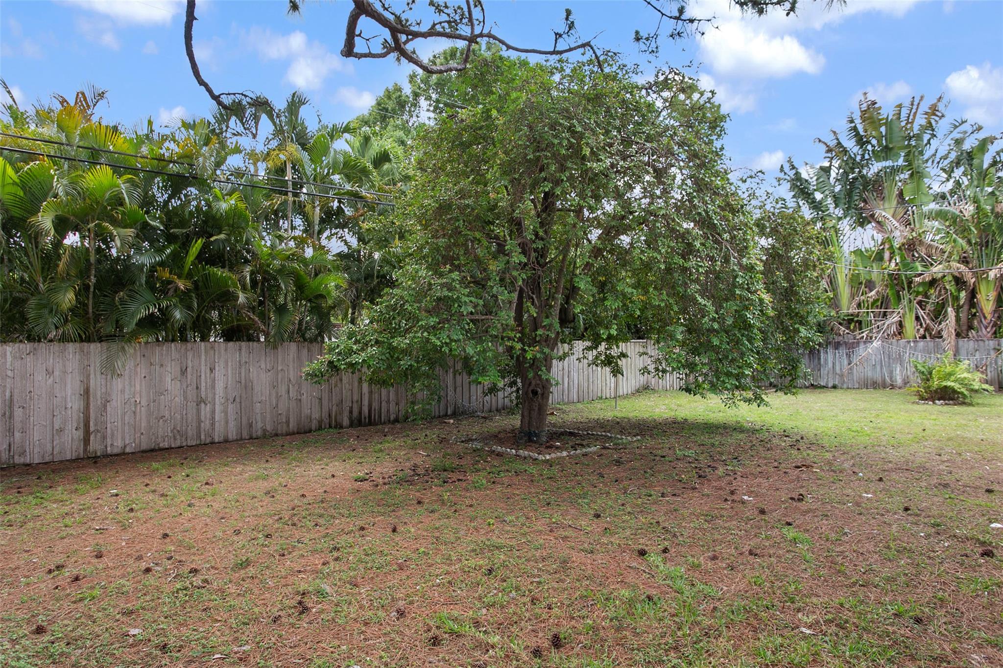 38 NE 27th Dr
