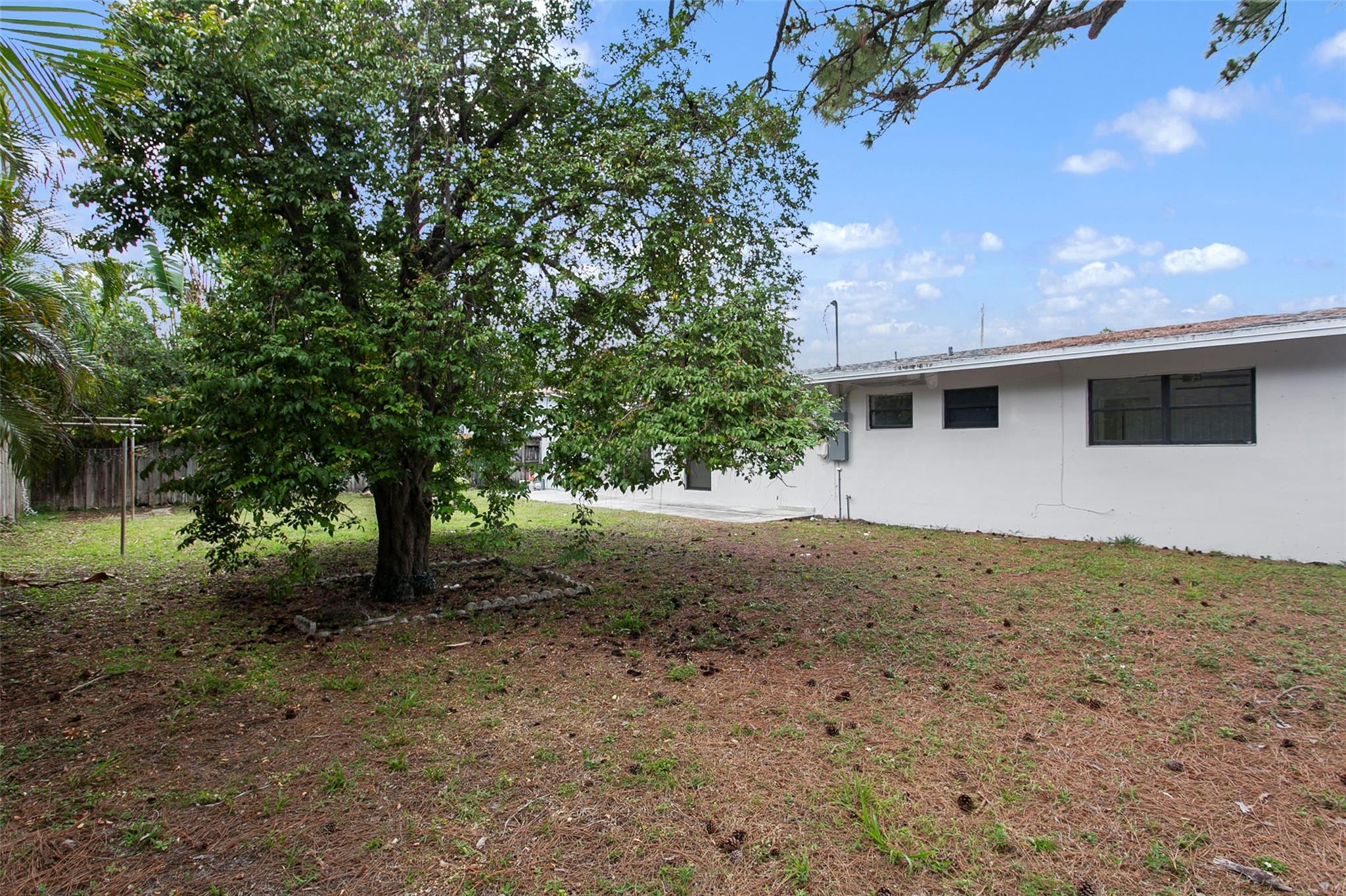 38 NE 27th Dr