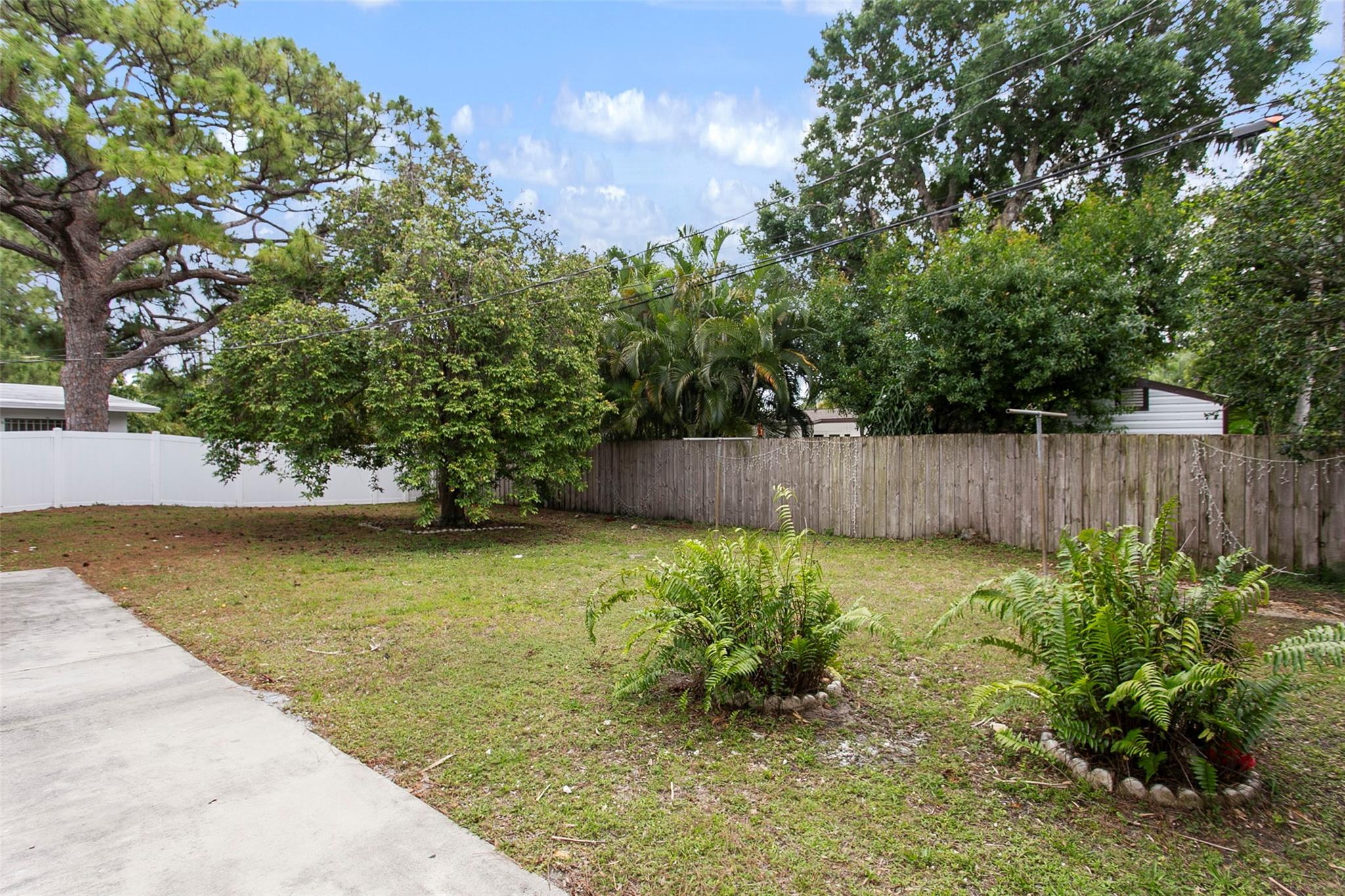 38 NE 27th Dr