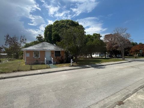 1005 N 14th Street Fort Pierce FL 34950