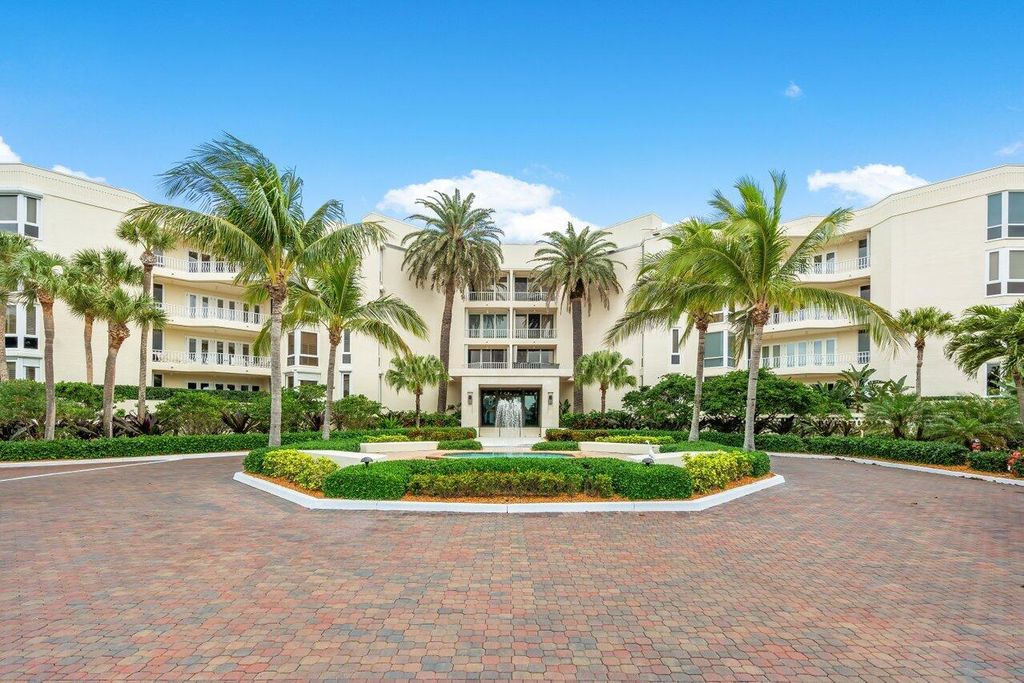 Photo of 2920 SE Dune Drive #220, Stuart, FL 34996 (MLS # R10951187)