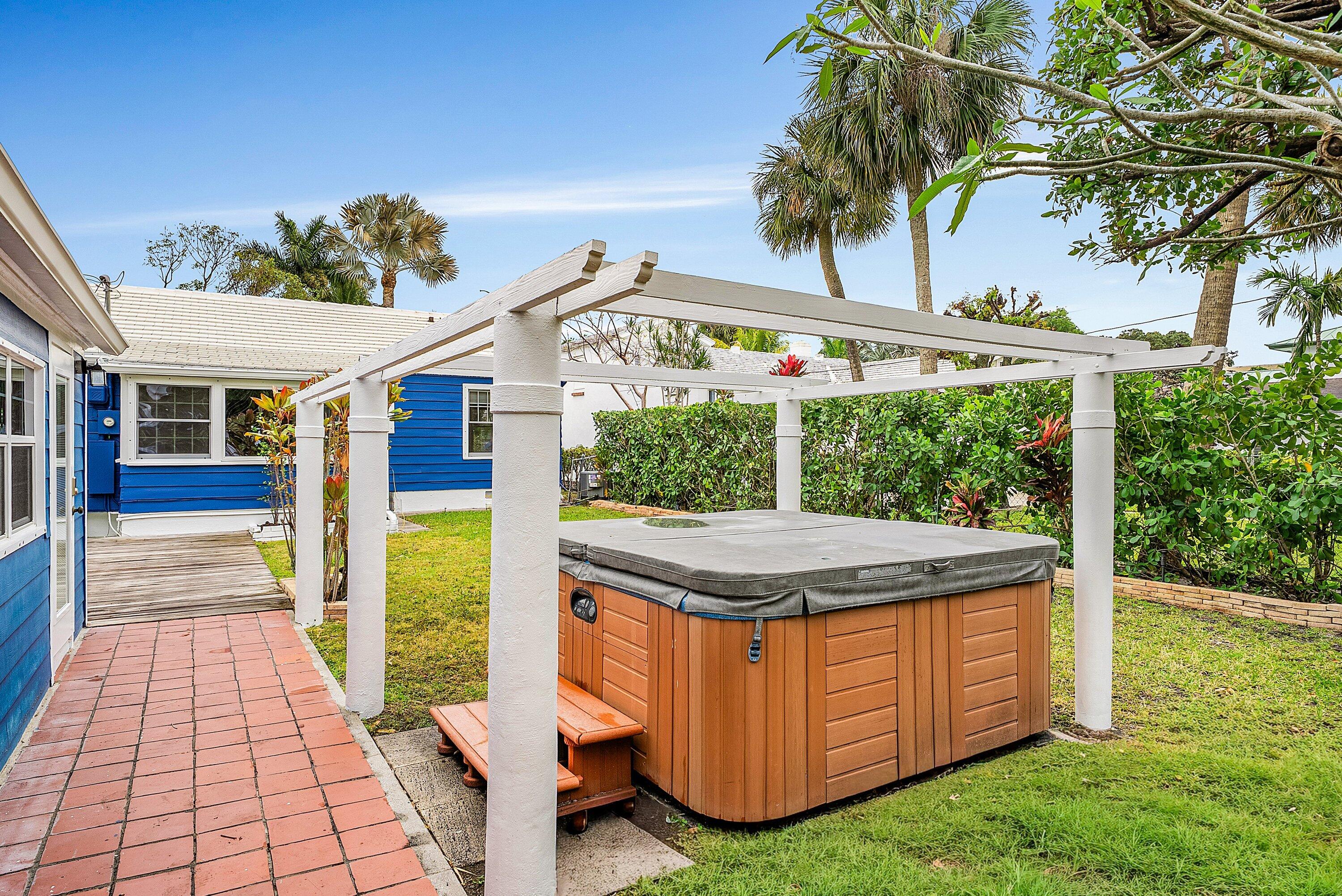 LAKE WORTH TOWN OF - Residential