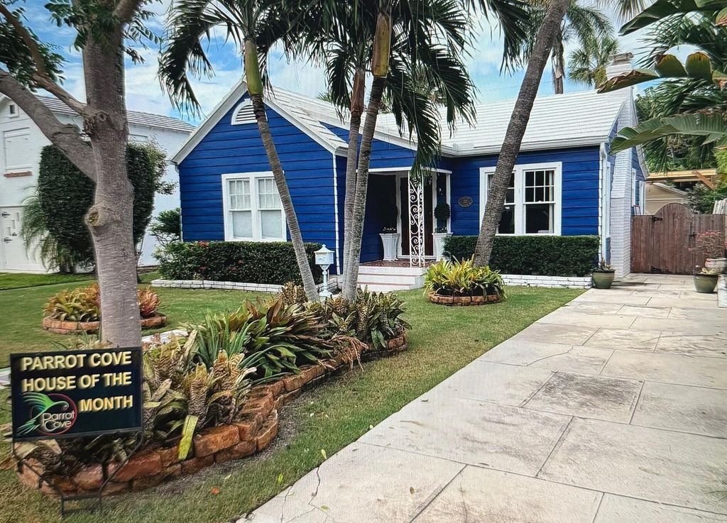 Photo of 717 N Lakeside Drive, Lake Worth Beach, FL 33460 (MLS # B26017227)