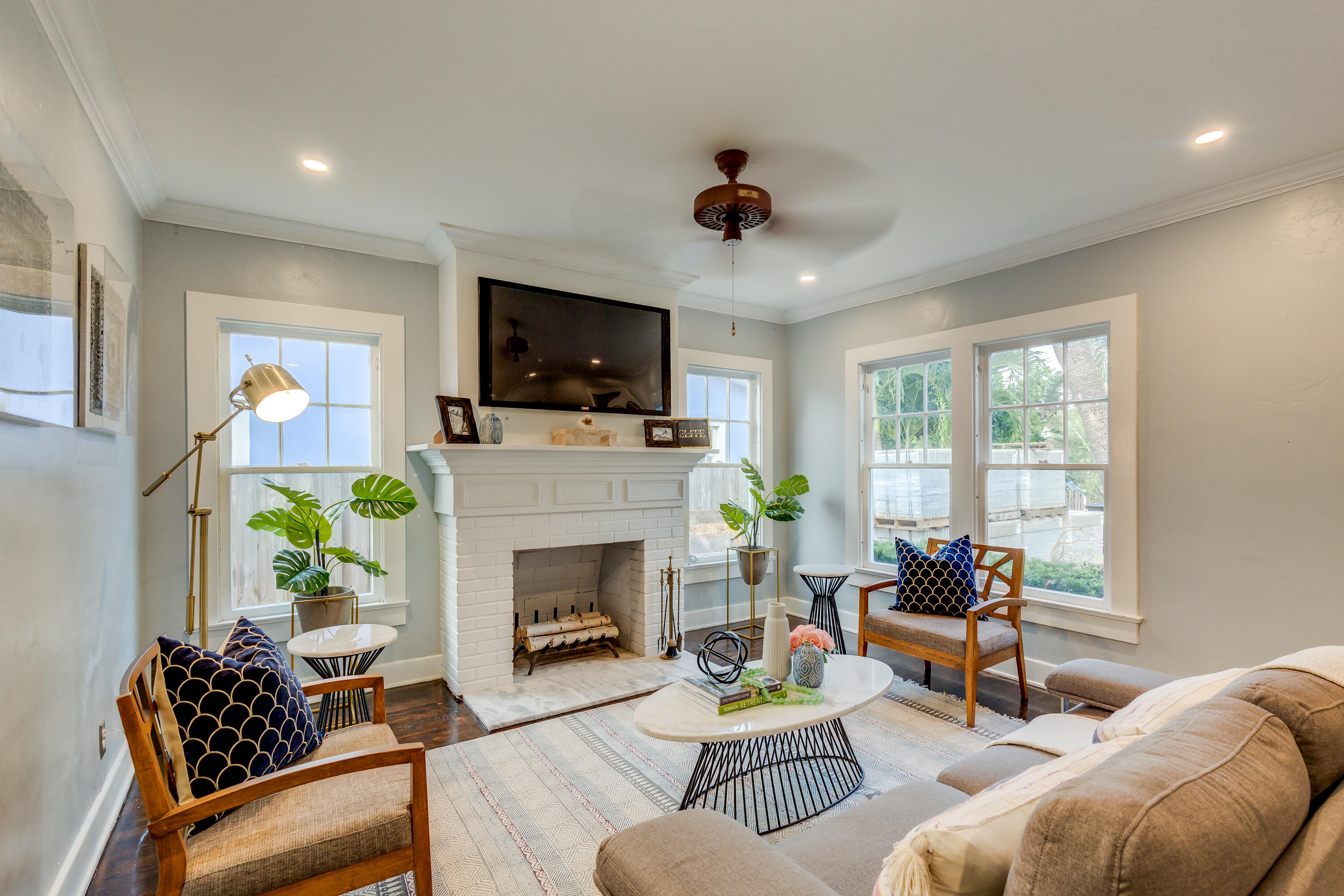 717 N Lakeside Drive