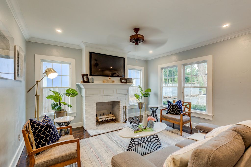 Photo of 717 N Lakeside Drive, Lake Worth Beach, FL 33460 (MLS # B26017227)