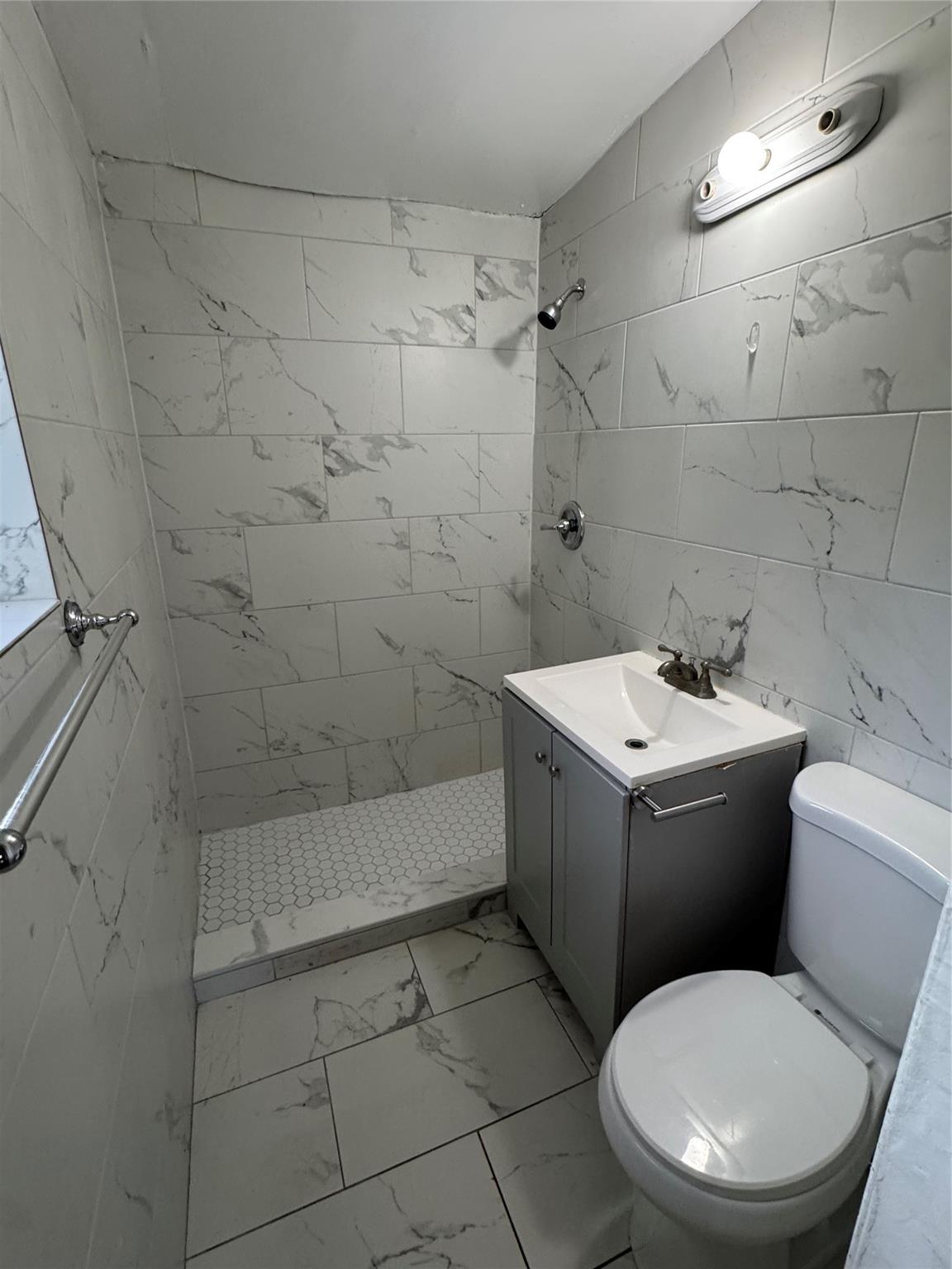 LAUDERDALE MANOR - Residential Lease