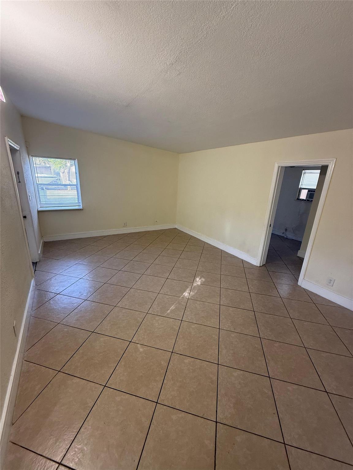 LAUDERDALE MANOR - Residential Lease