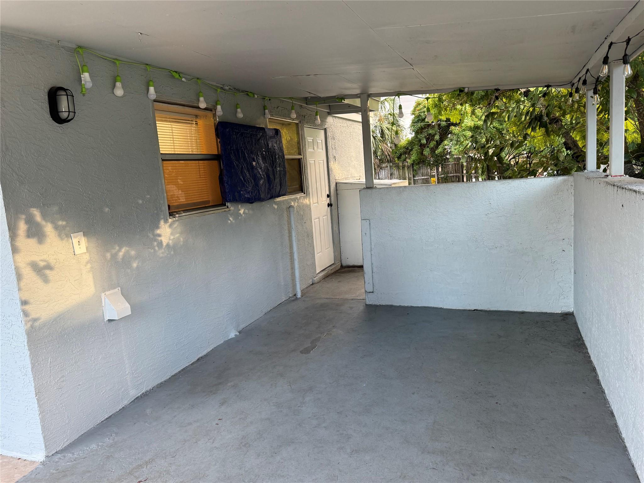 LAUDERDALE MANOR - Residential Lease