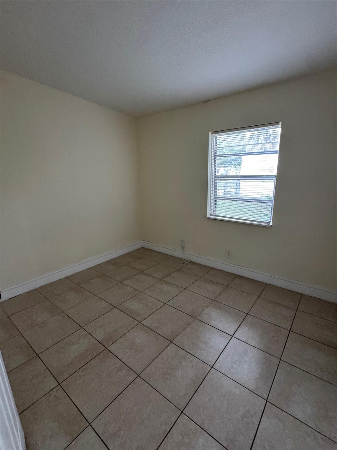 LAUDERDALE MANOR - Residential Lease