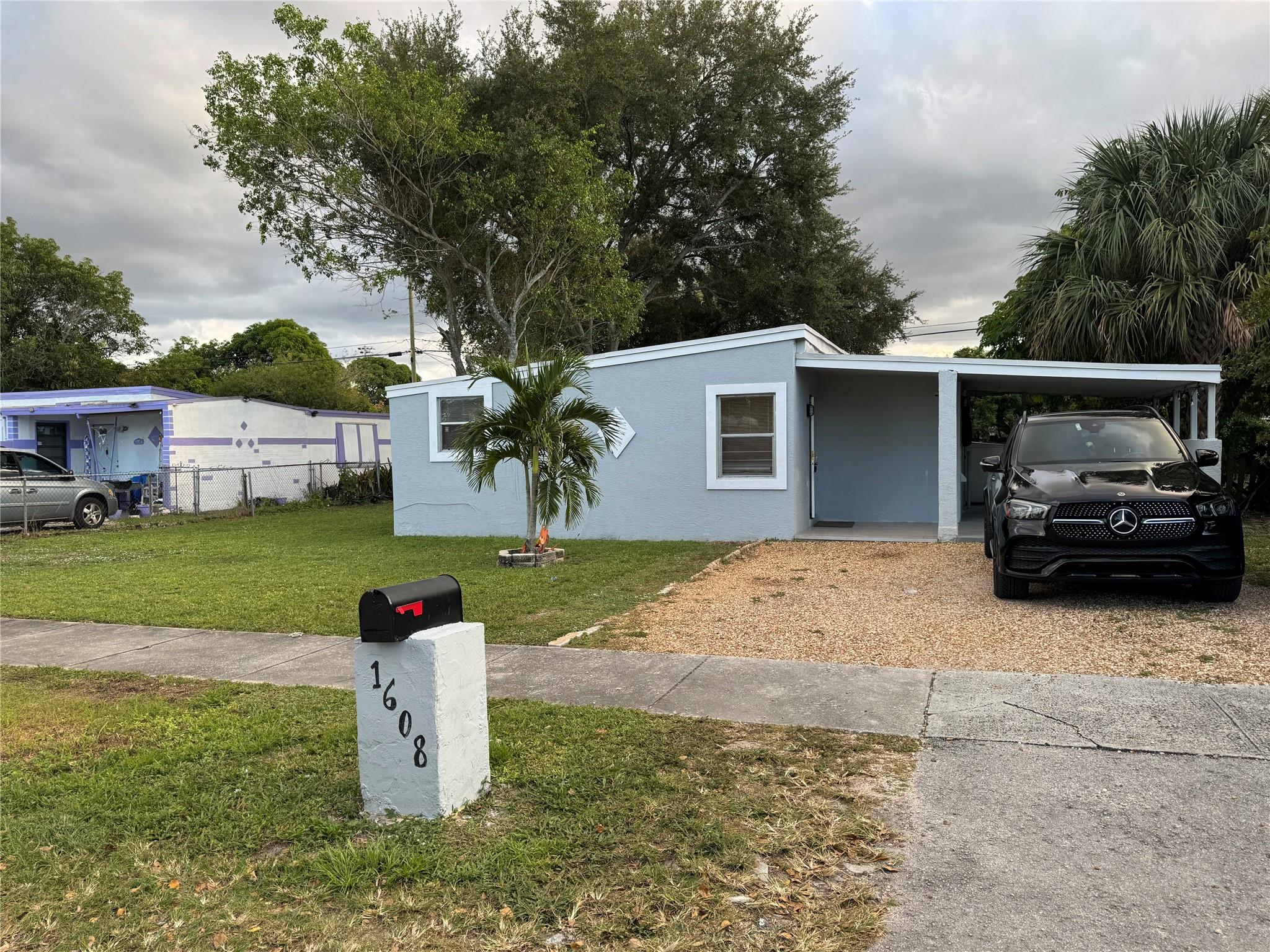 LAUDERDALE MANOR - Residential Lease