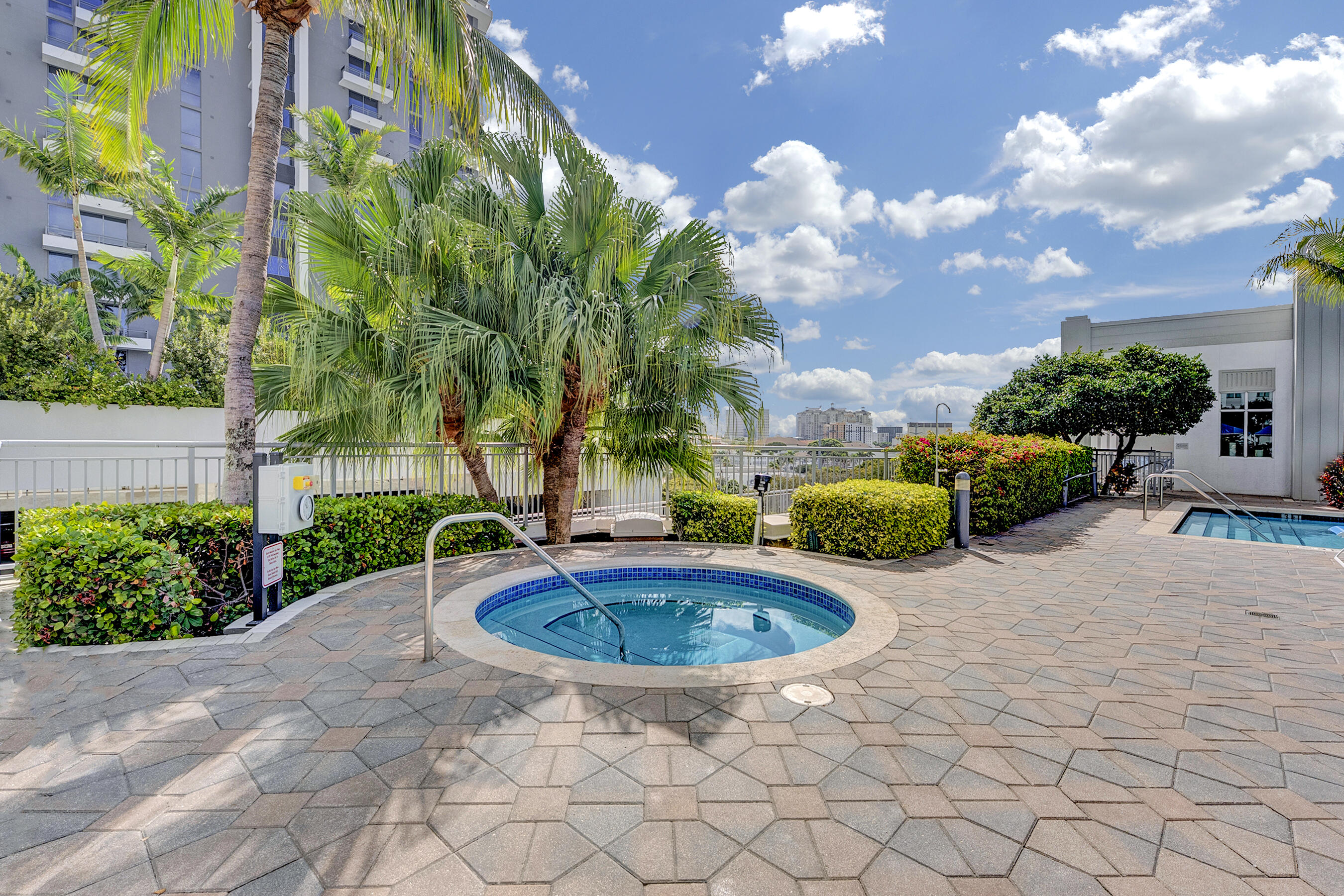 EDGE CONDO - Residential